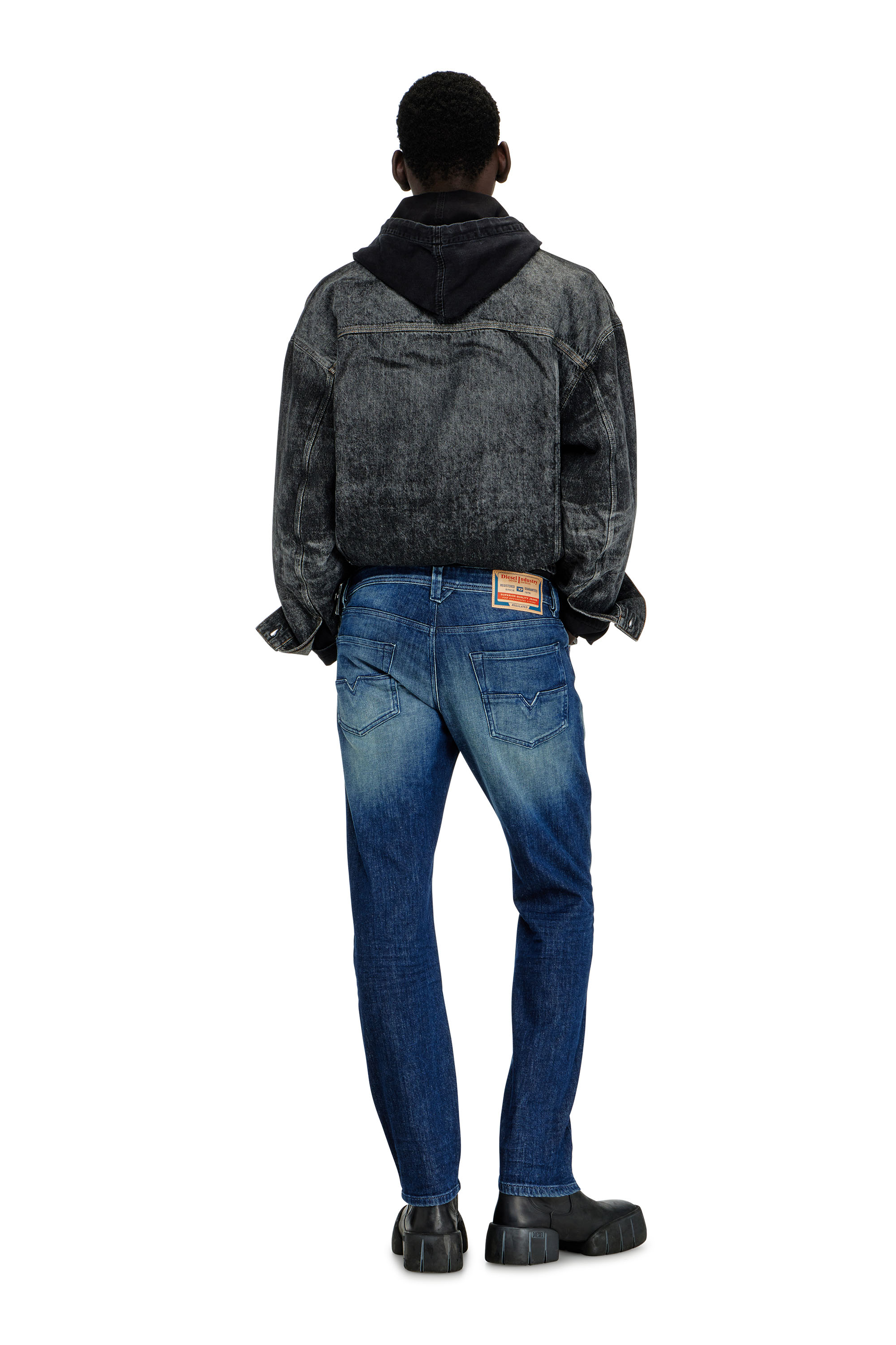 Diesel - Regular Jeans 1986 Larkee-Beex 0KBBR Uomo, Blu Scuro - Image 3