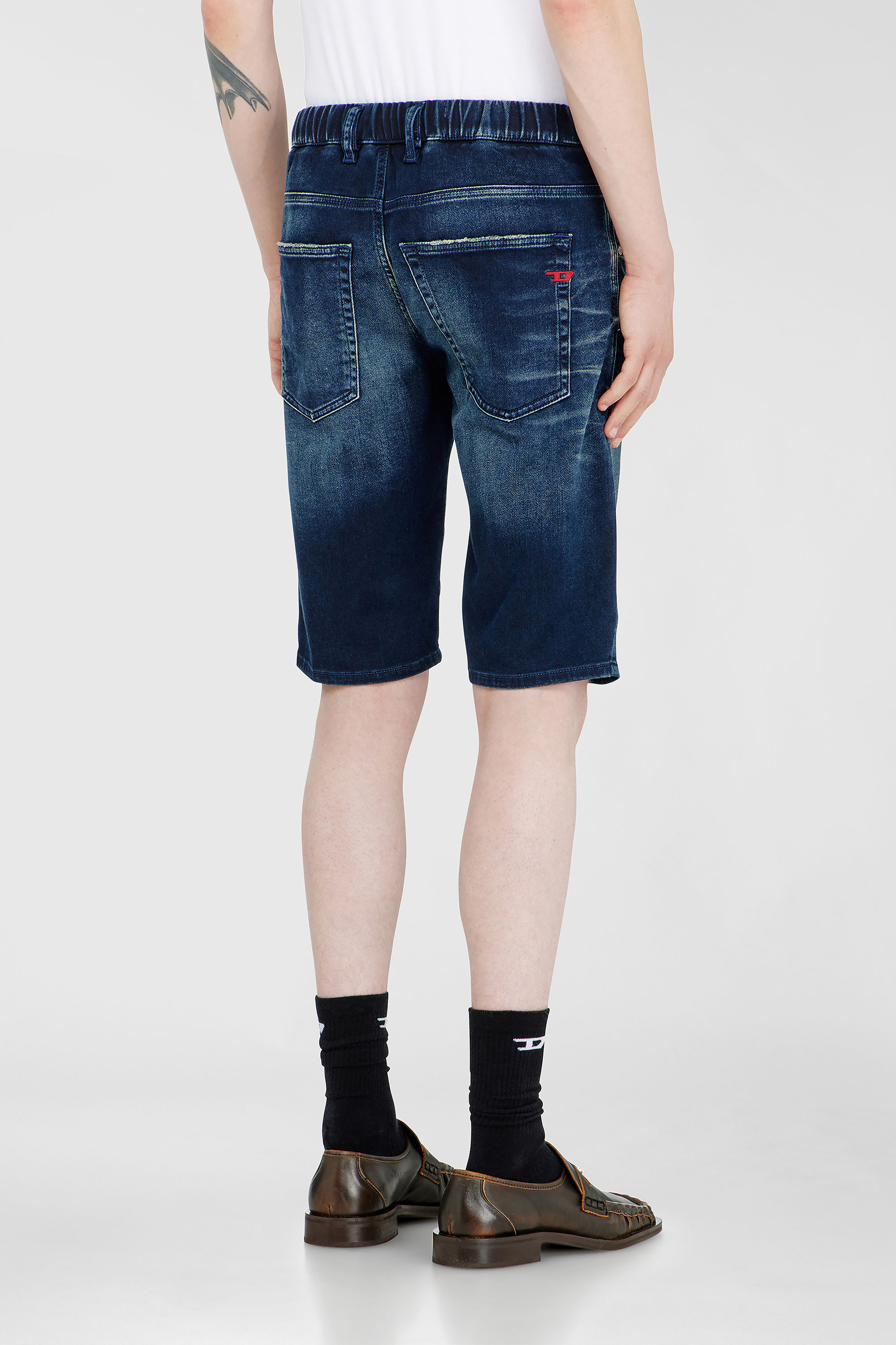 Diesel - 2033 D-KROOLEY-SHORT-BW JOGG, Chino shorts en JoggJeans d&eacute;lav&eacute; Homme in Bleu - 4