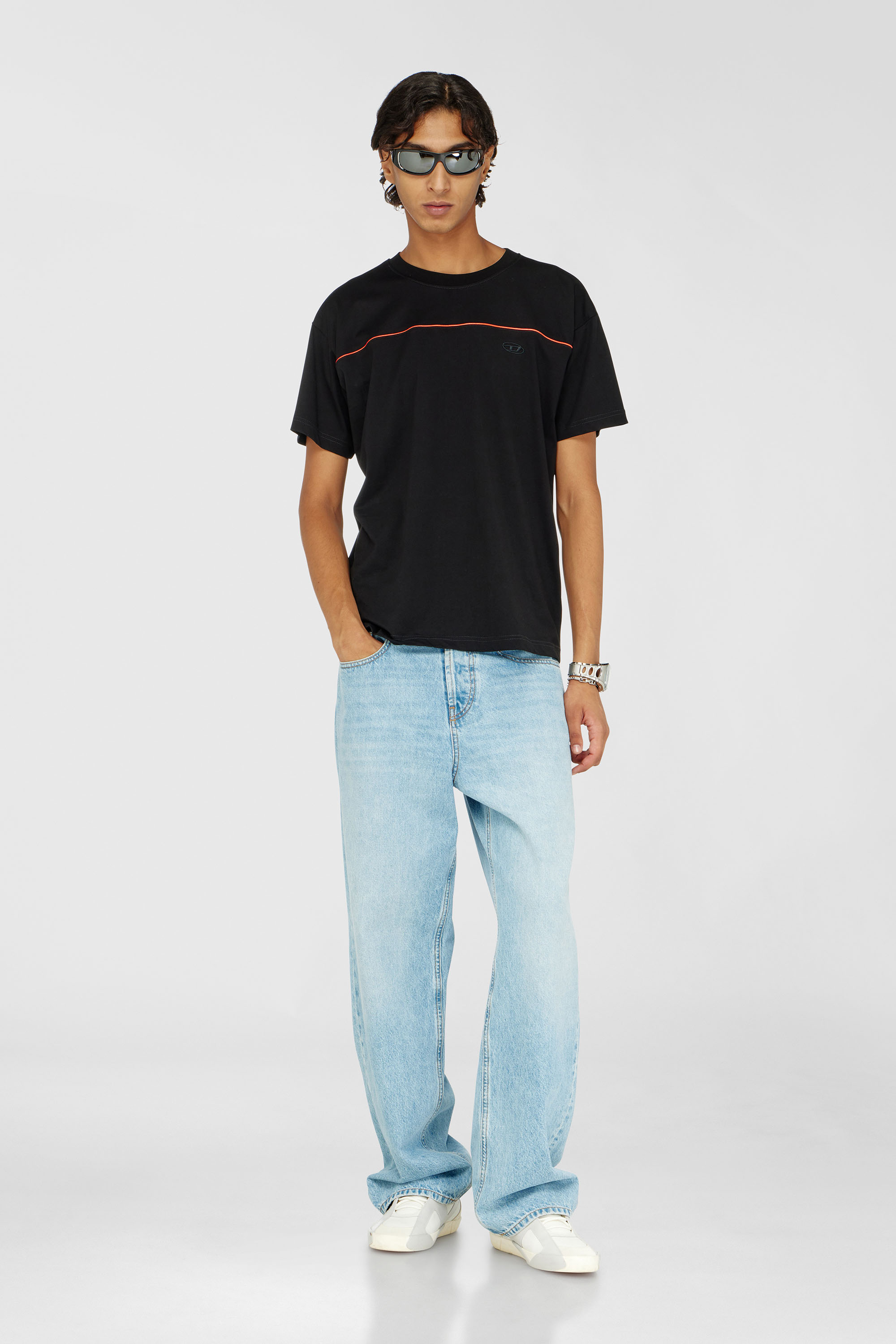 T-shirt con profili a contrasto