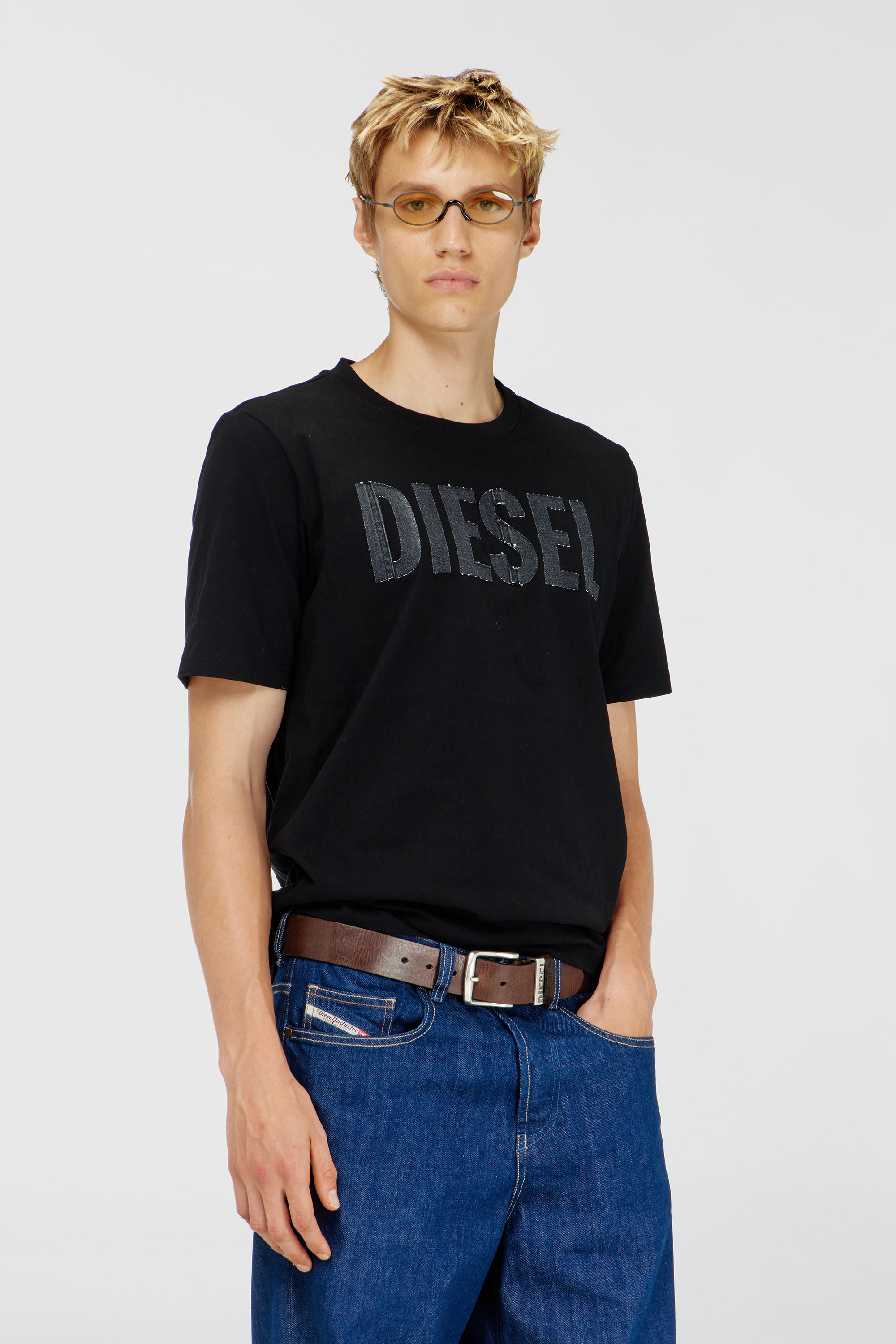 Diesel - T-JUST-APP-T92, T-shirt en coton avec imprim&eacute; logo Diesel ton sur ton Homme in Noir - 1