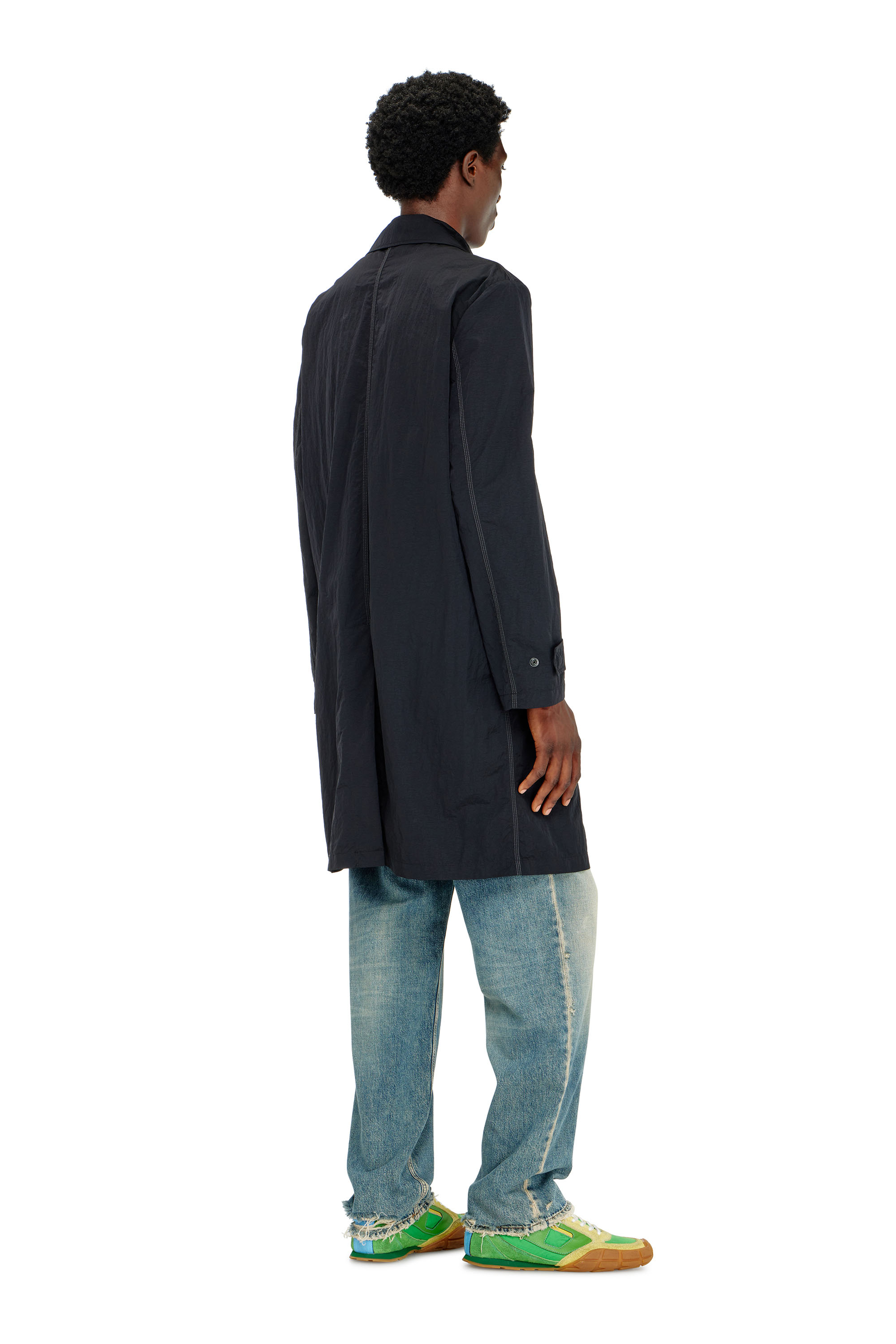 Diesel - J-BURHAT, Manteau en nylon &agrave; finition froiss&eacute;e brillante Homme in Noir - 4