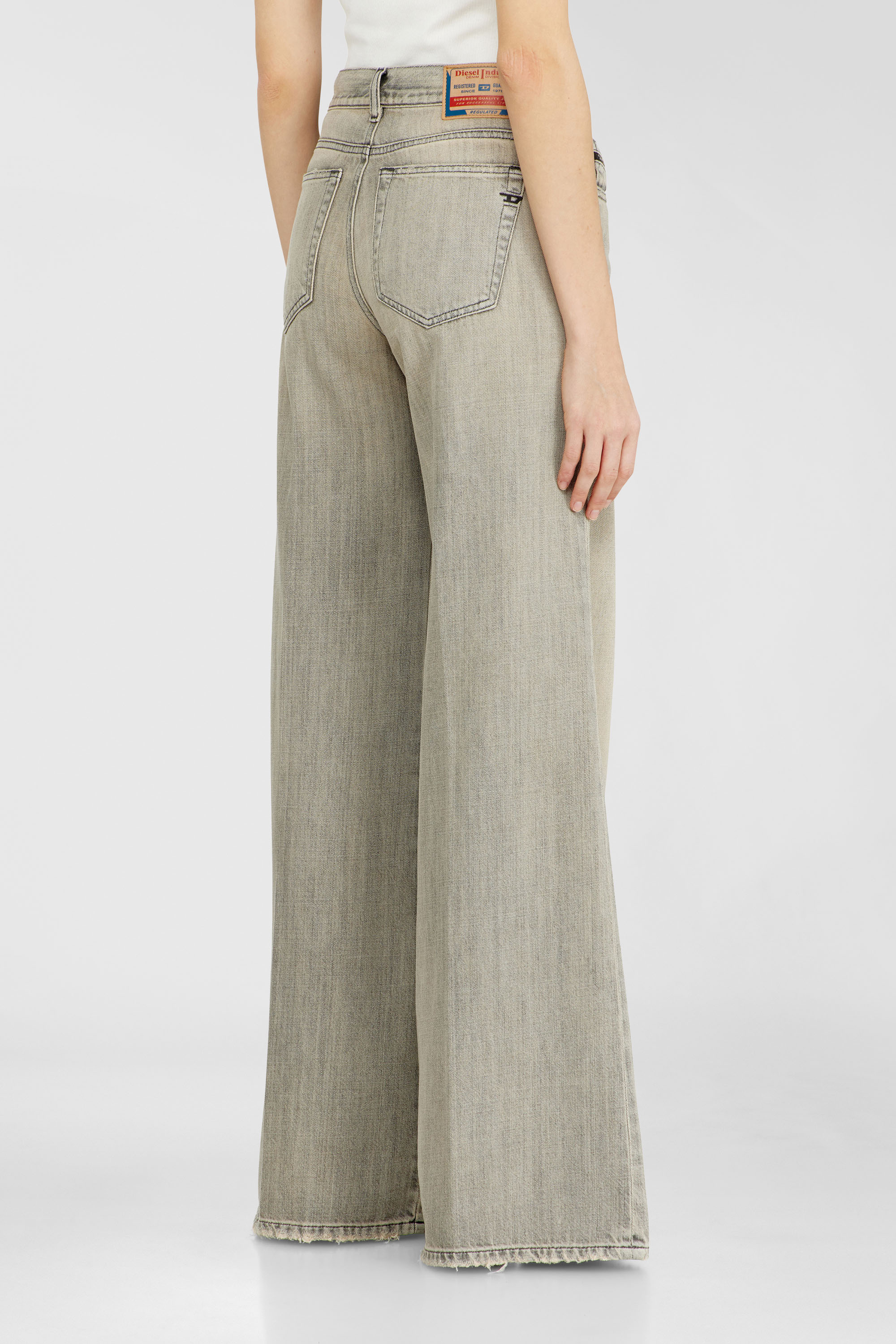 Diesel - Flare Jeans 1978 D-Akemi 068RU Femme, Gris - Image 5