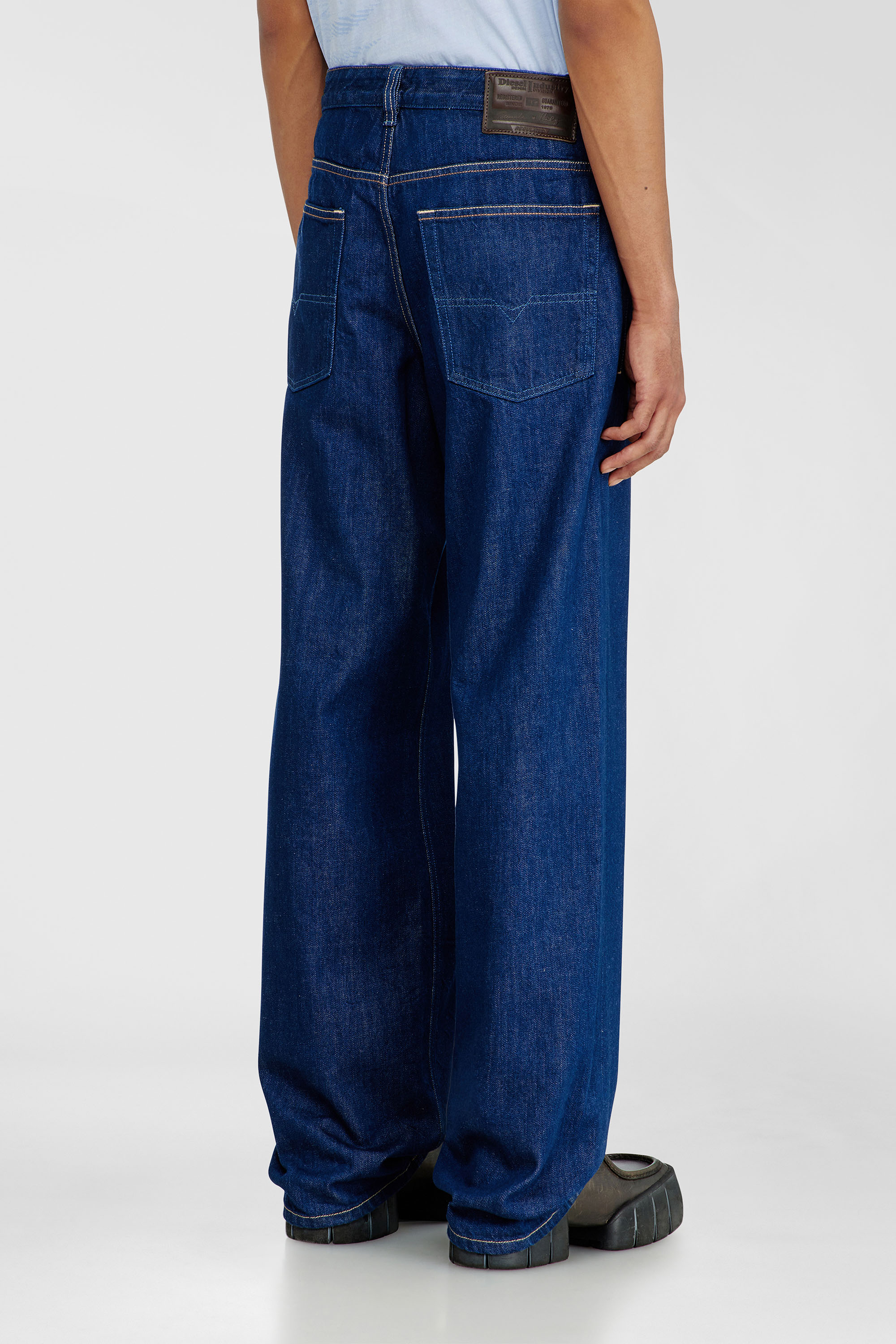 Diesel - Relaxed Jeans 2001 D-Macro 09Q09 Uomo, Blu Scuro - Image 5