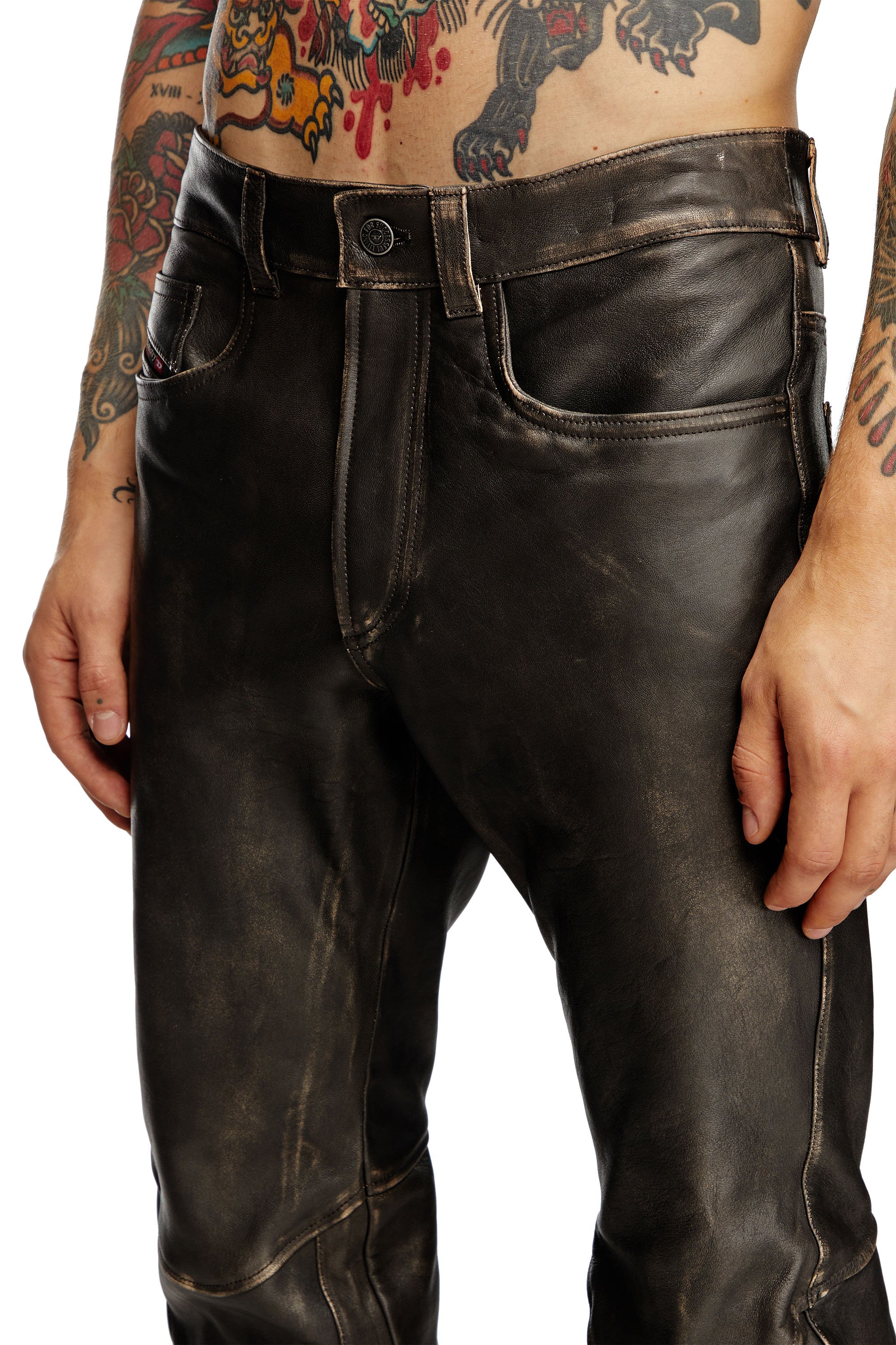 Diesel - P-NASH-LEAT, Pantalon en cuir vieilli Homme in Noir - 5