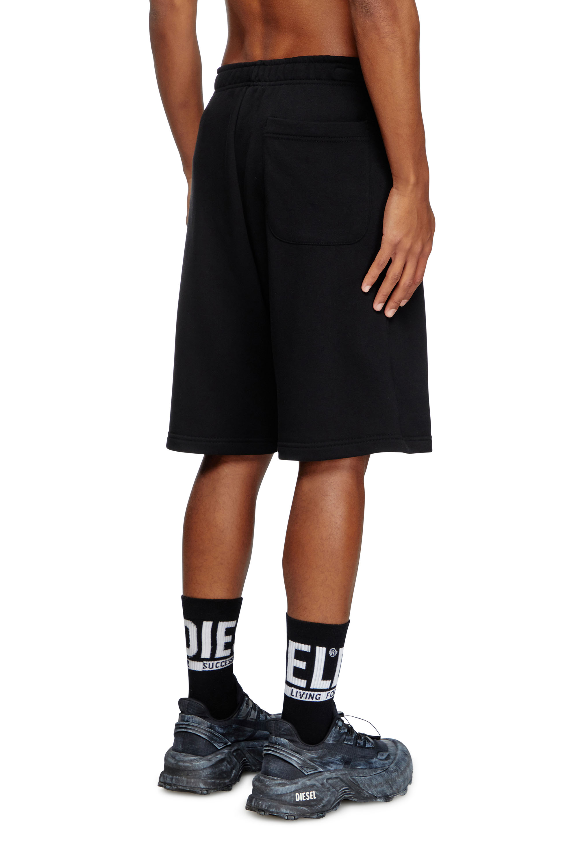 Diesel - P-MARSHY-OD, Herren Sweatshorts mit silbernem Oval D in Schwarz - 4