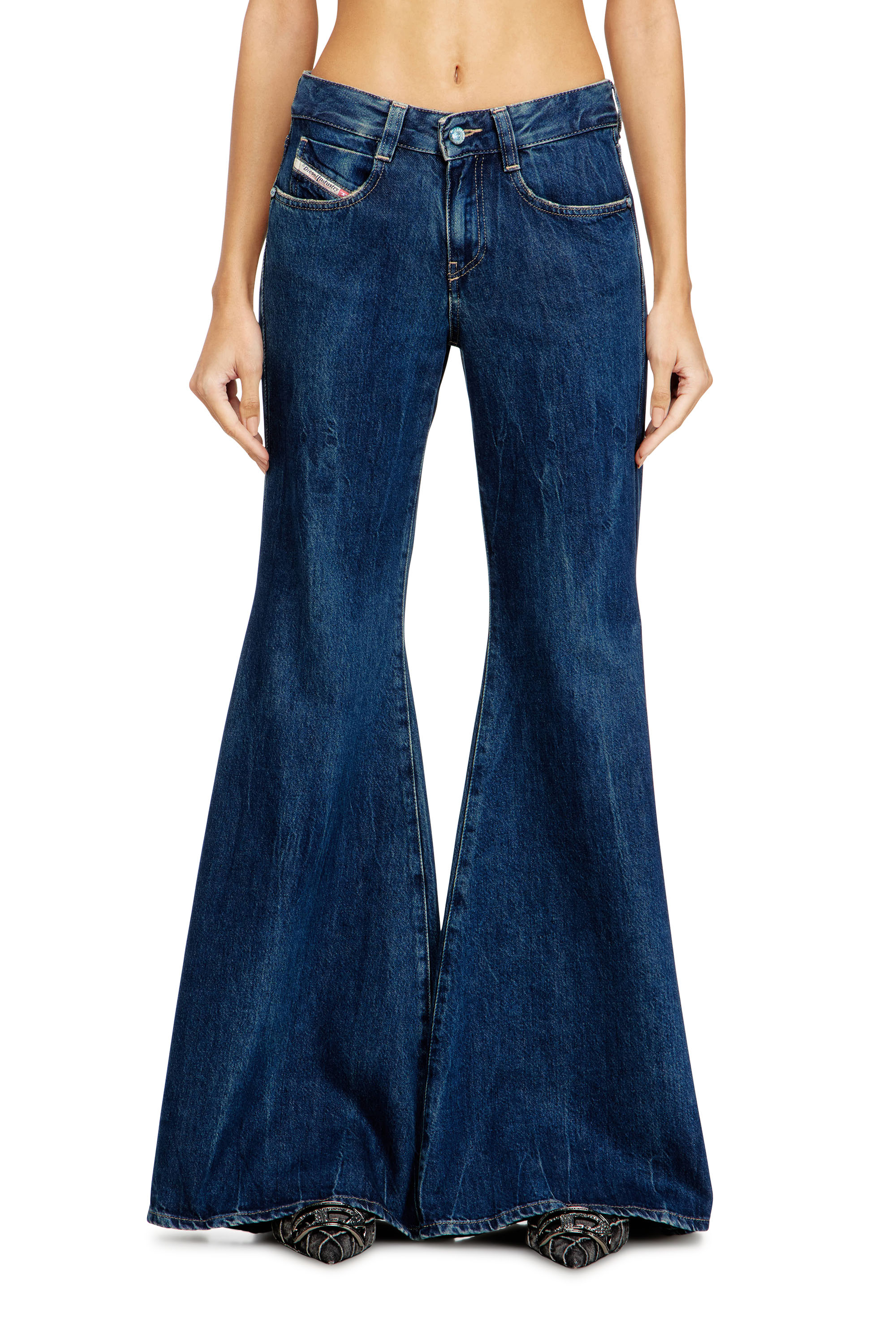 Diesel - Flare Jeans 1970 D-Bleess 09N61 Donna, Blu medio - Image 3