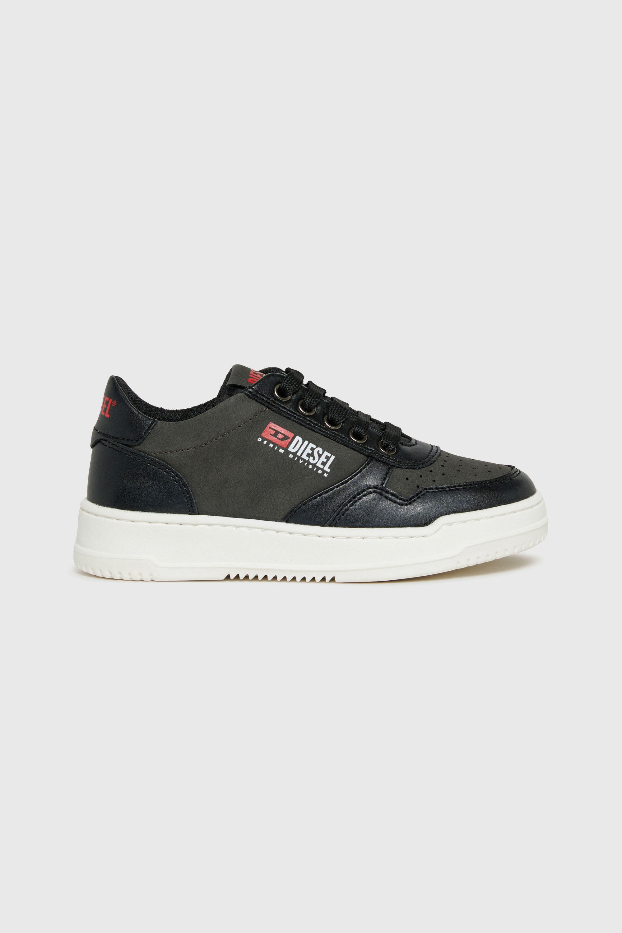 Diesel - S-CASCOUNT, Unisex S-Cascount - Perforierte sneakers mit Logo in Schwarz - 1