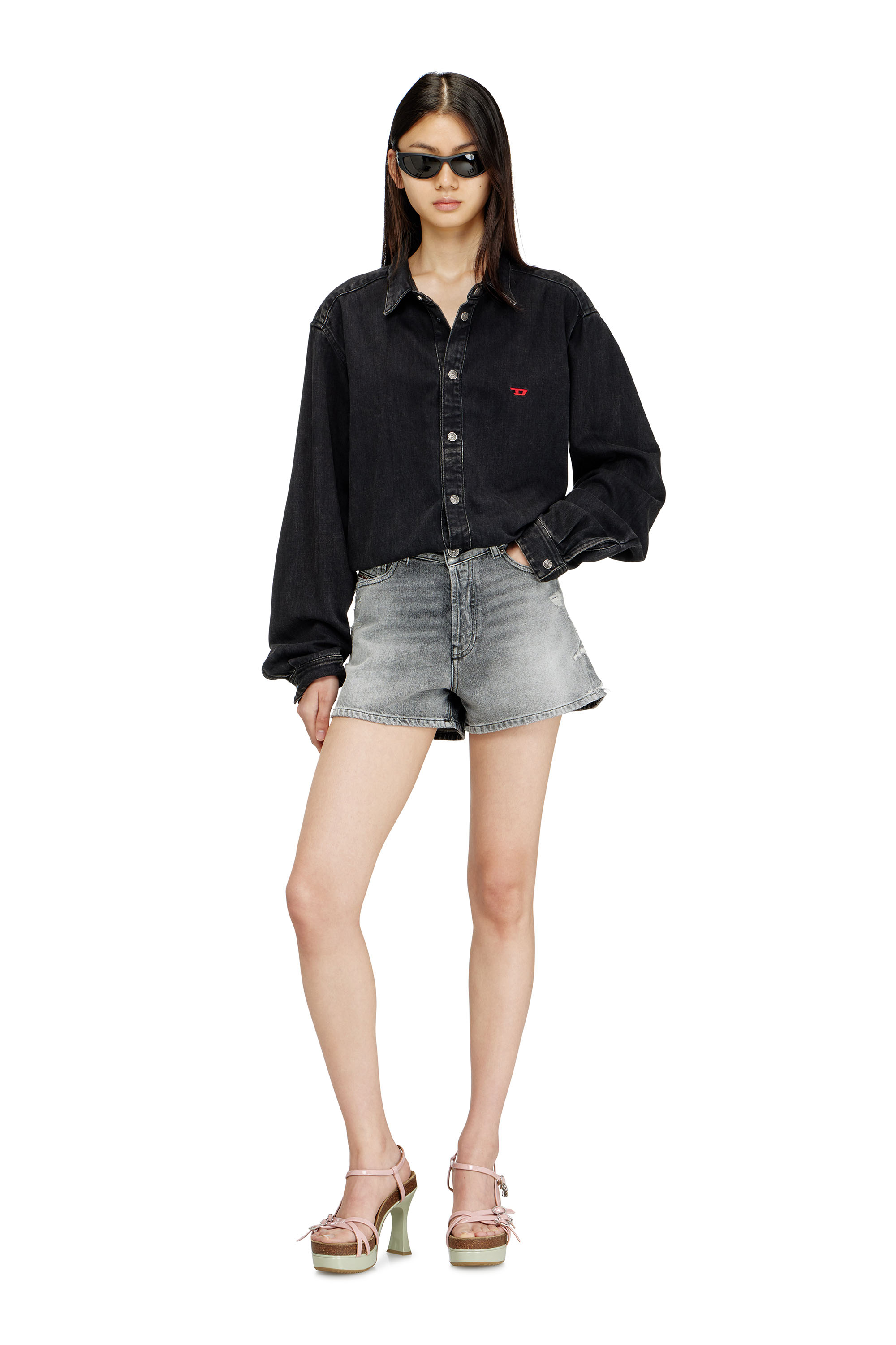Diesel - DE-HELIOS, Damen Denimshorts mit ausgefranstem Saum in Grau - 1