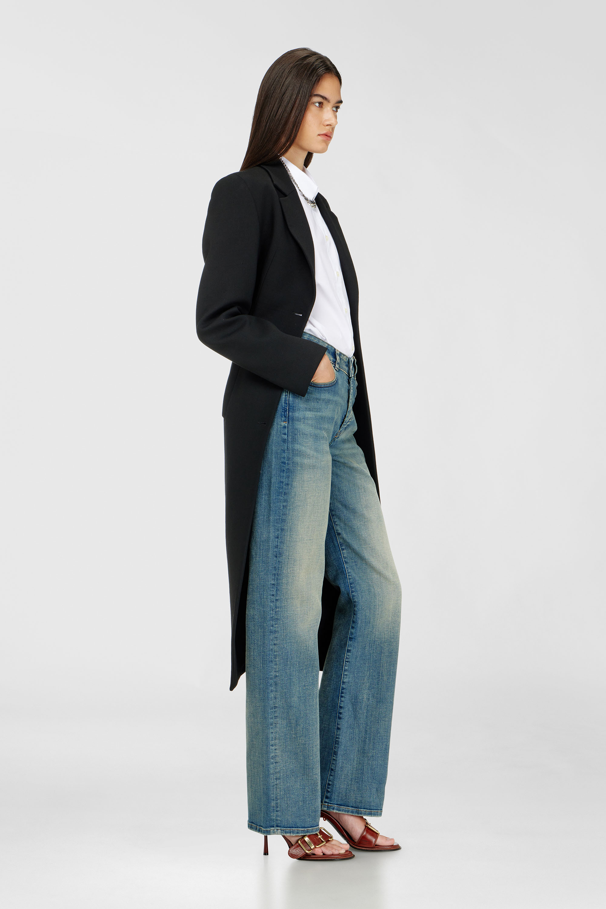 Diesel - Regular Jeans 1971 D-Sent 09N32 Femme, Bleu moyen - Image 2