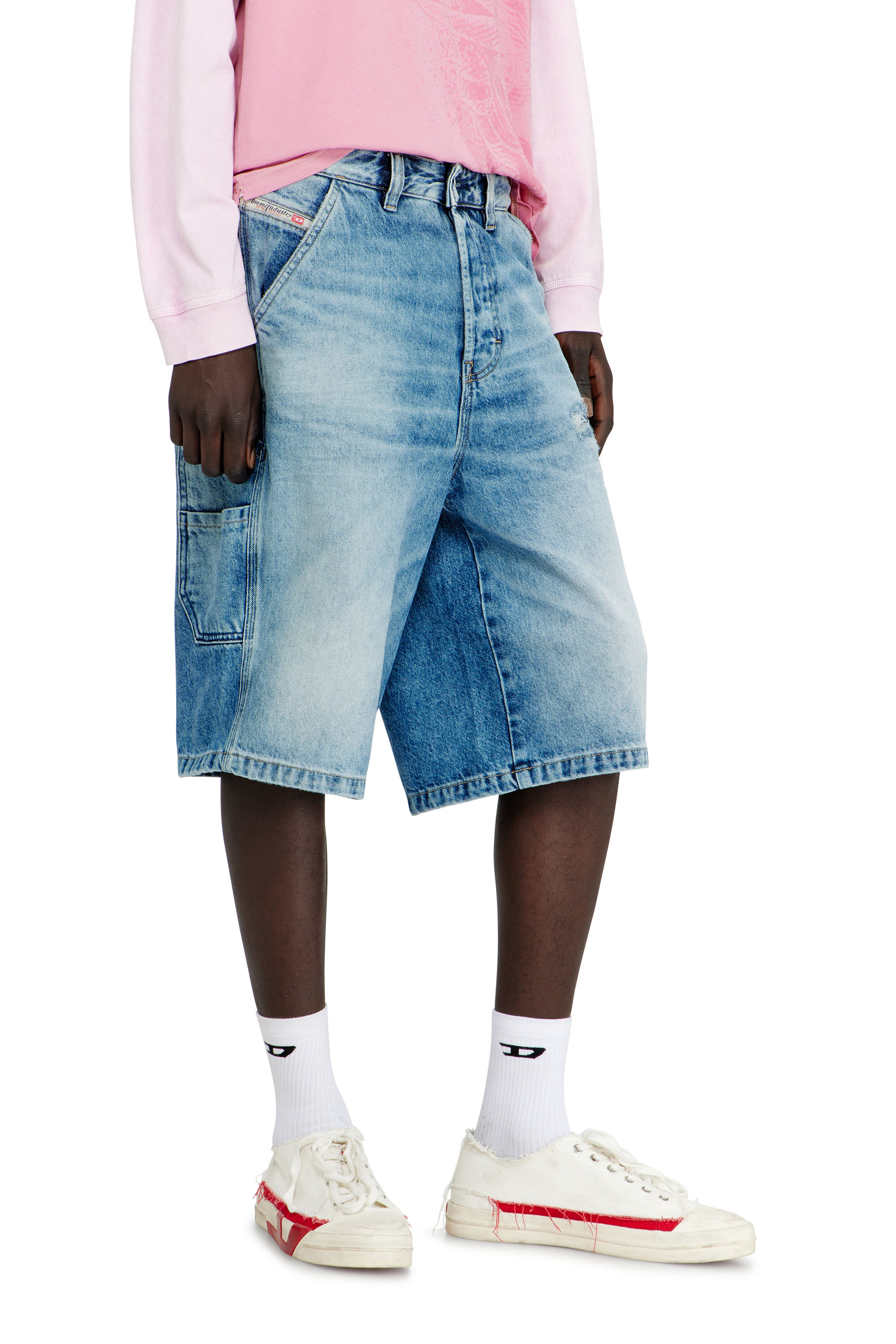 Diesel - D-LIVERY-W-SHORT, Short Relaxed en denim fluide avec abrasions Homme in Bleu - 4