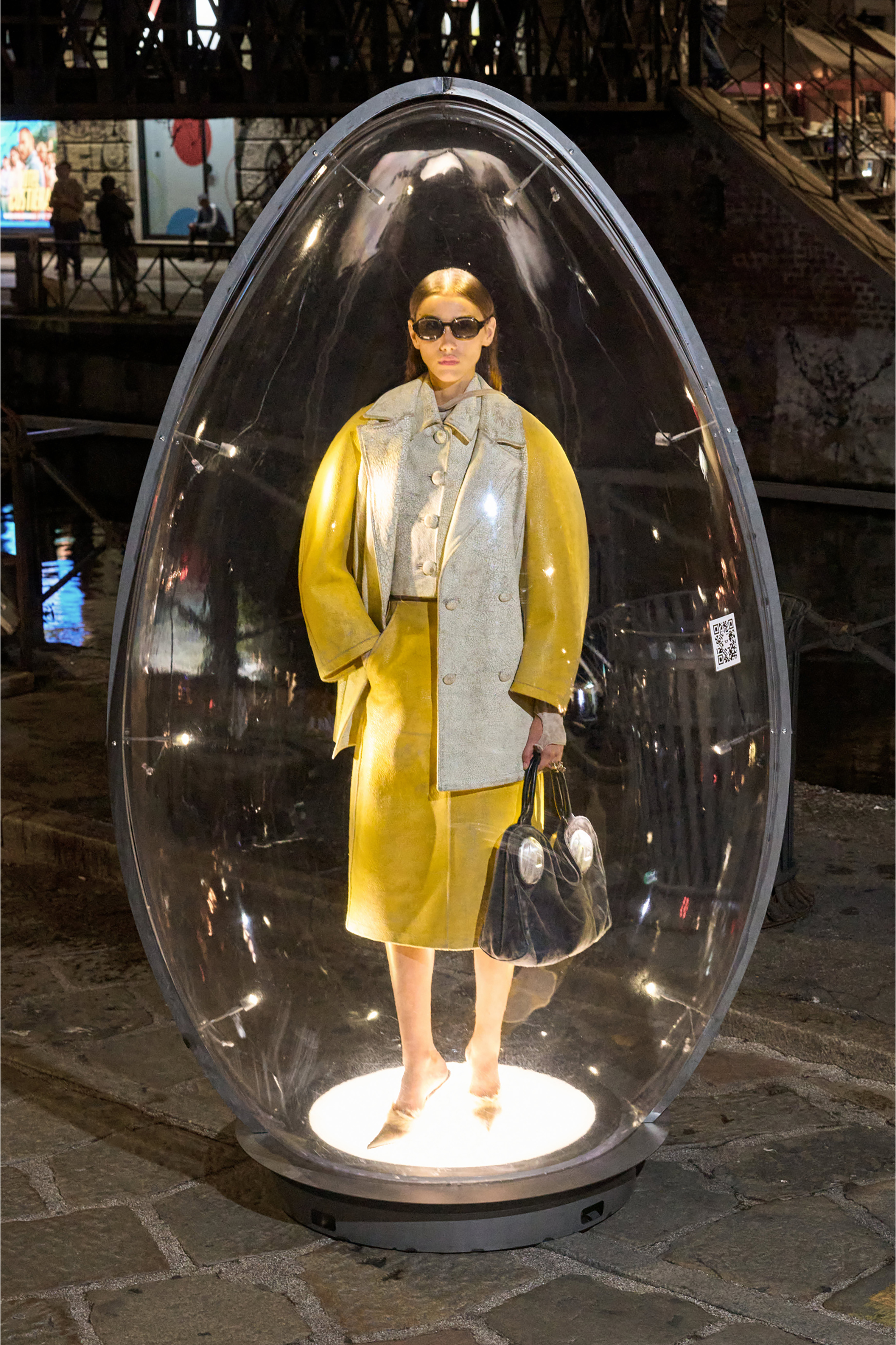 Diesel - L-UPIN, Damen Cabanmantel mit Kokon&auml;rmeln aus Cracked-Leder in Weiss/Gelb - 3