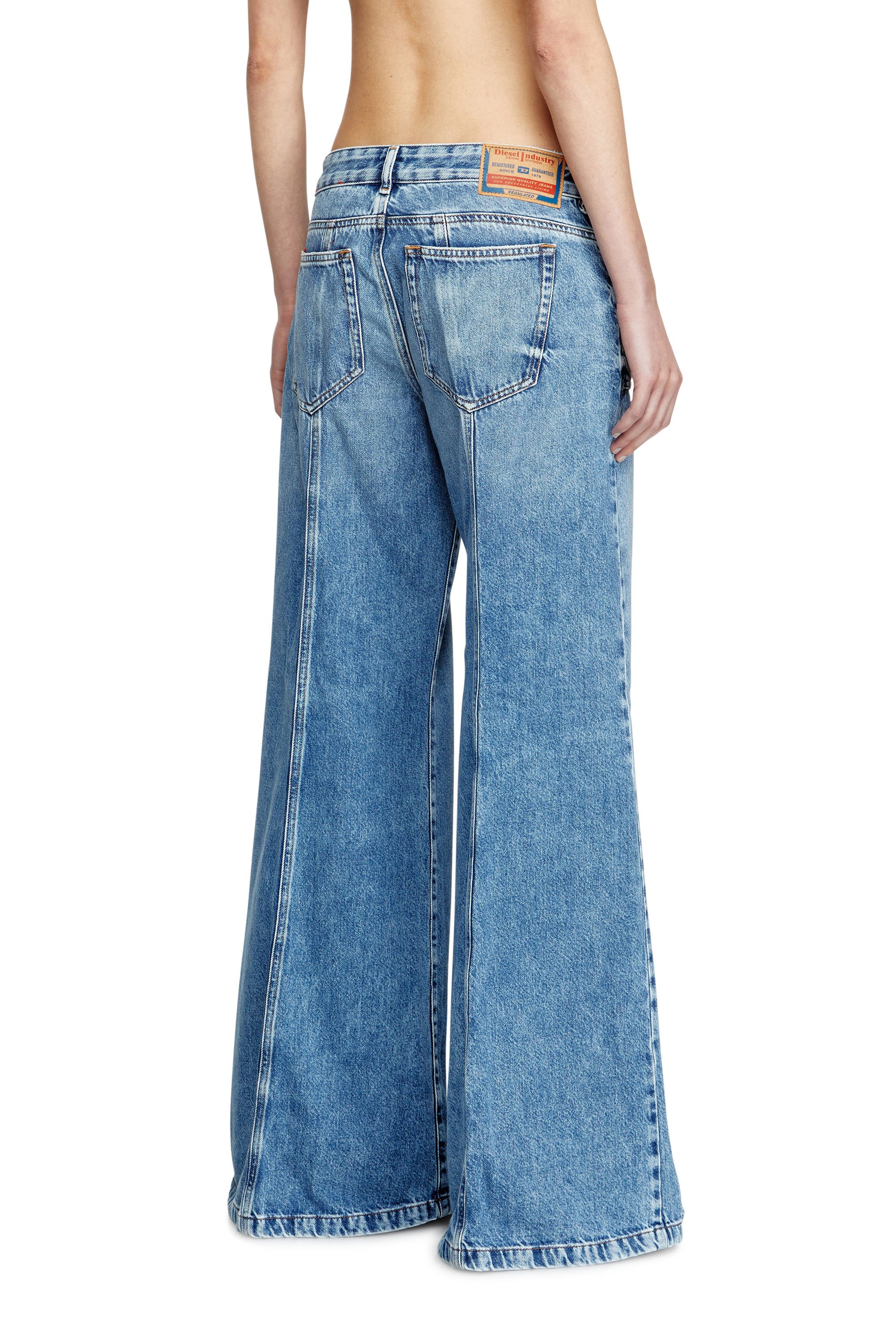 Diesel - Flare Jeans D-Akii 09H95 Donna, Blu medio - Image 4