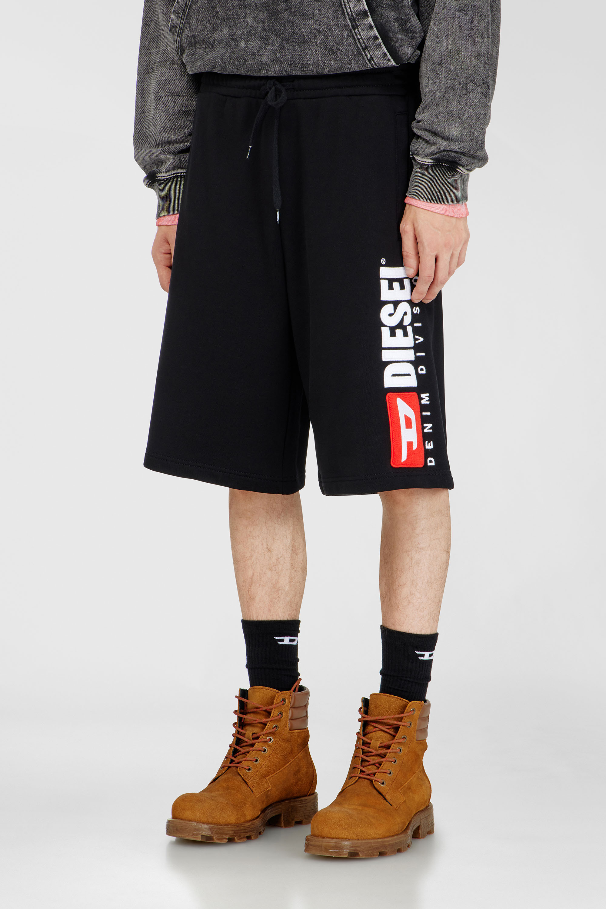 Diesel - P-CROW-DIV, Herren Fleece-Shorts mit Maxi-Logopatch in Schwarz - 1