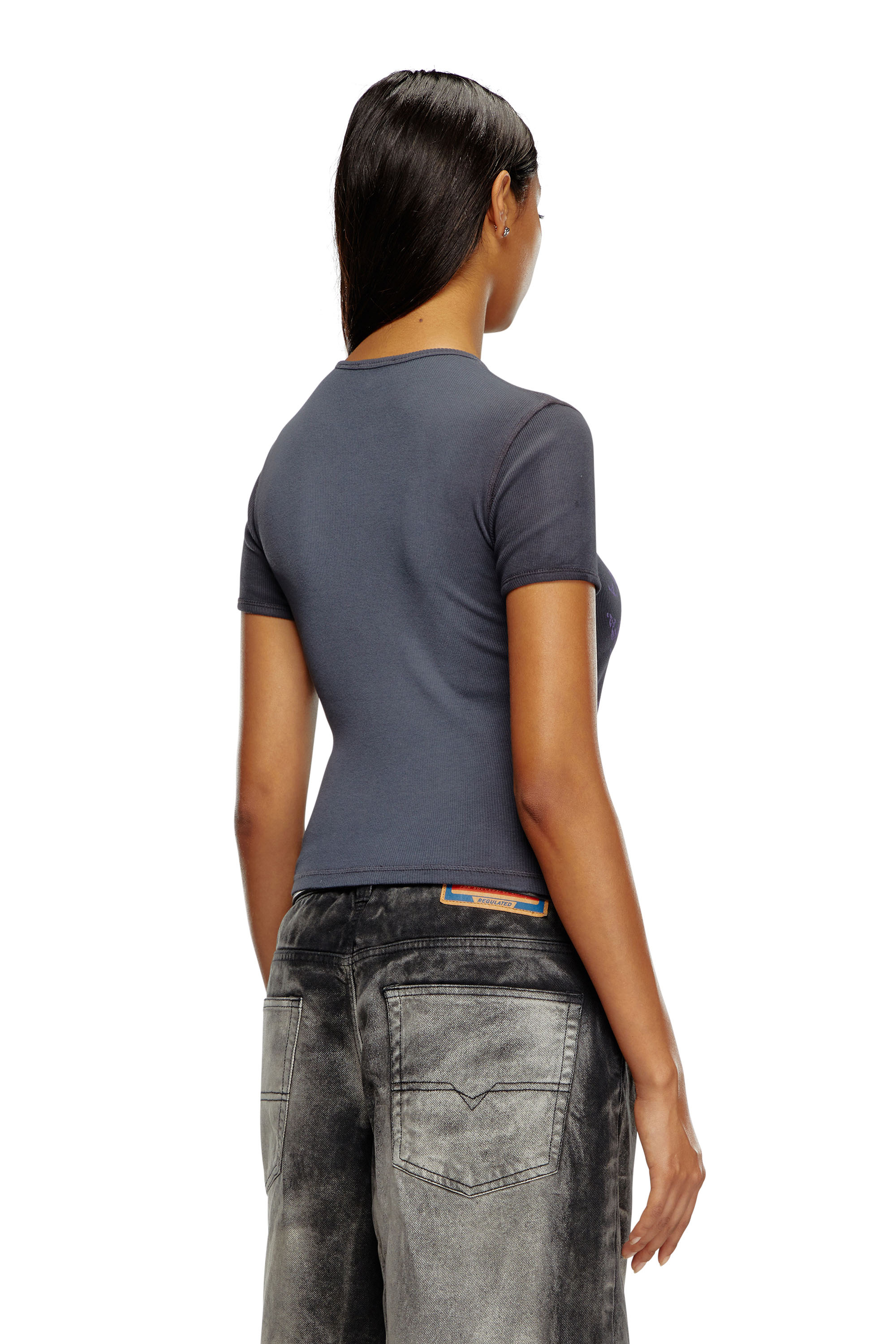Diesel - T-ELE-LONG-P1, Femme T-shirt côtelé avec imprimé épée Diesel in Polychrome - Image 3