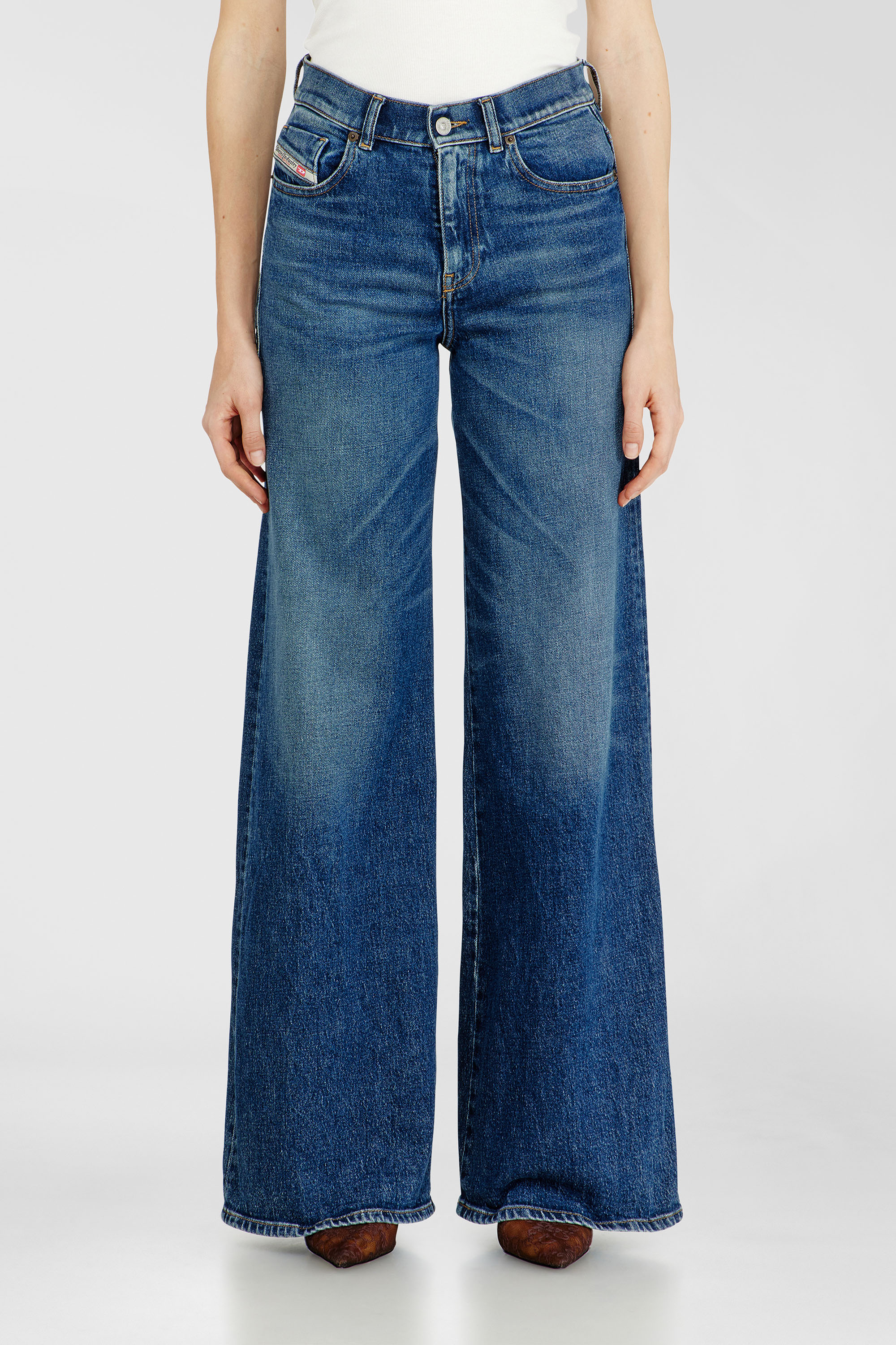 Diesel - Flare Jeans 1978 D-Akemi 09L21 Femme, Bleu moyen - Image 2
