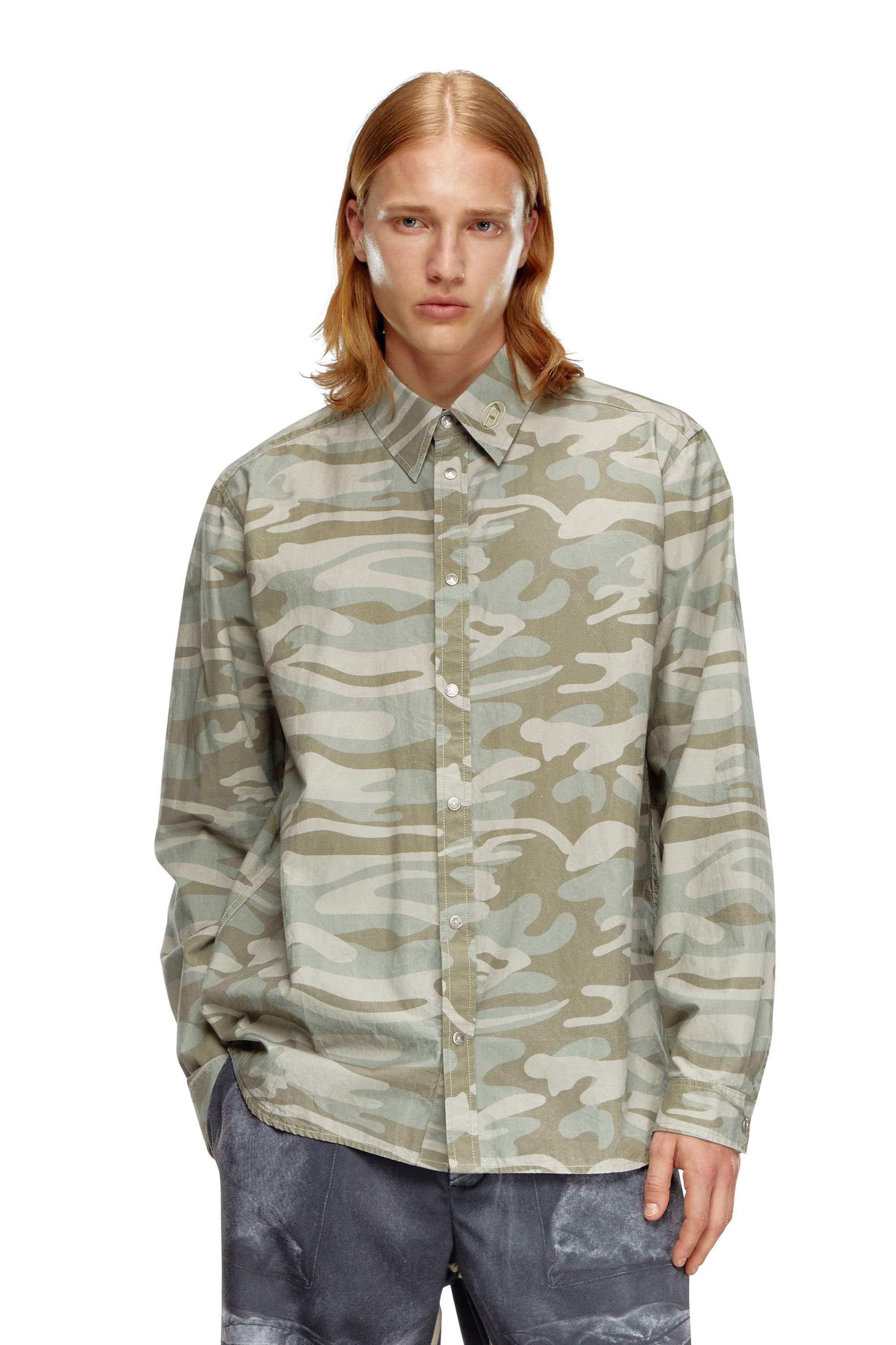 Diesel - S-HOLTE, Uomo Camicia in popeline con stampa camouflage in Verde - Image 1