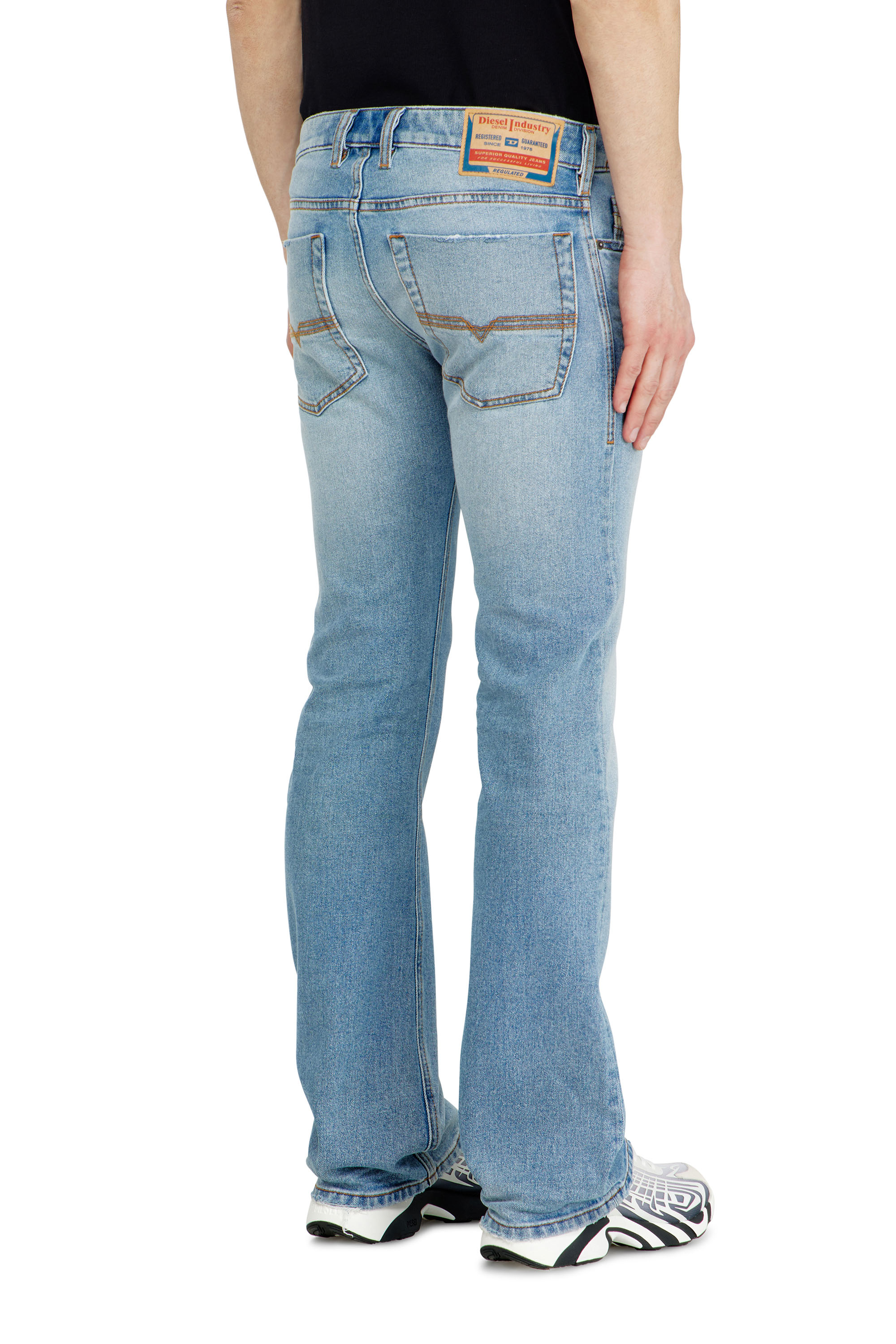Diesel - Bootcut Jeans 2007 Zatiny 0DBDV Uomo, Blu Chiaro - Image 5