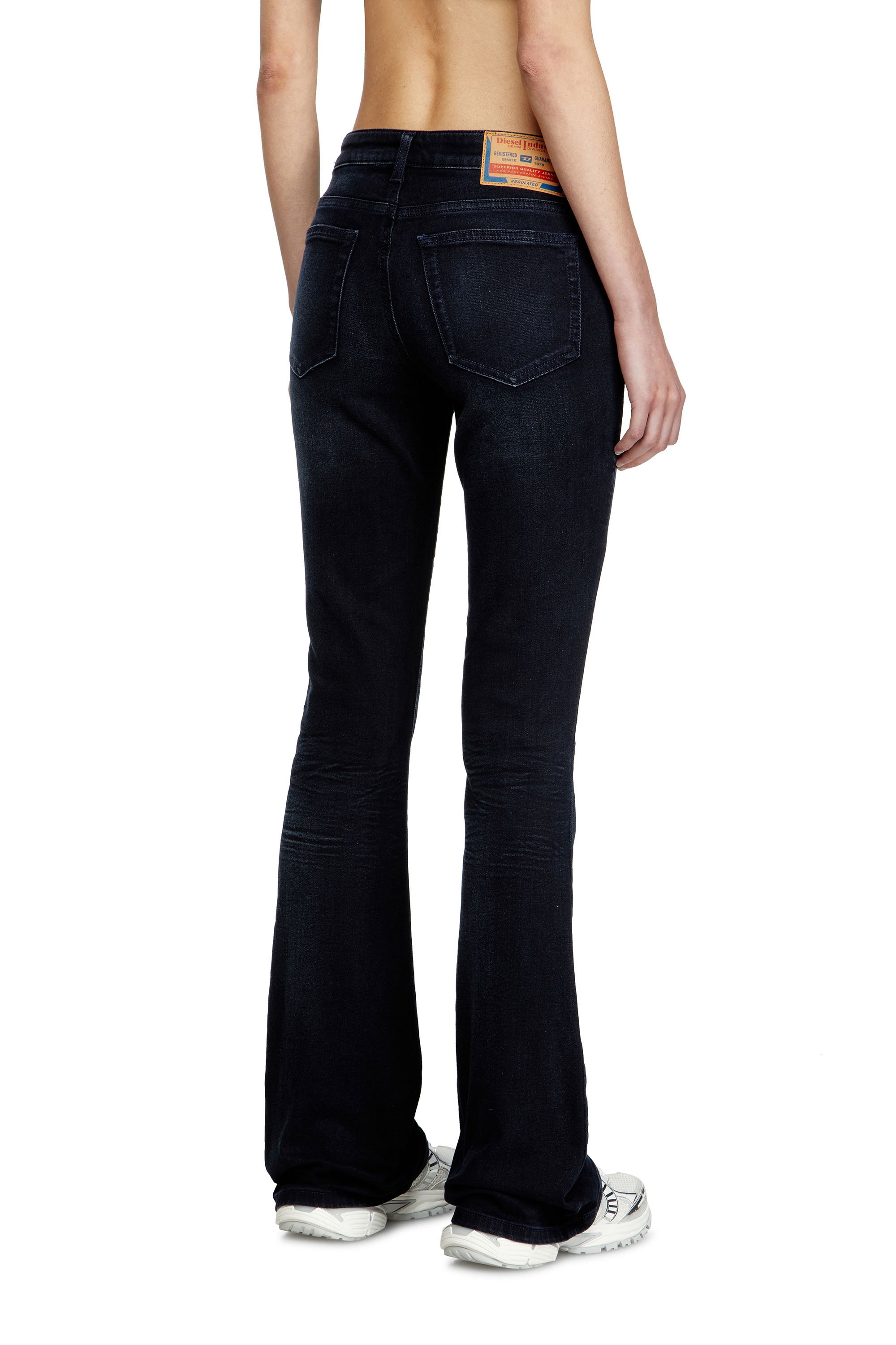 Diesel - Bootcut Jeans 1969 D-Ebbey 0BMBU Femme, Bleu Foncé - Image 4