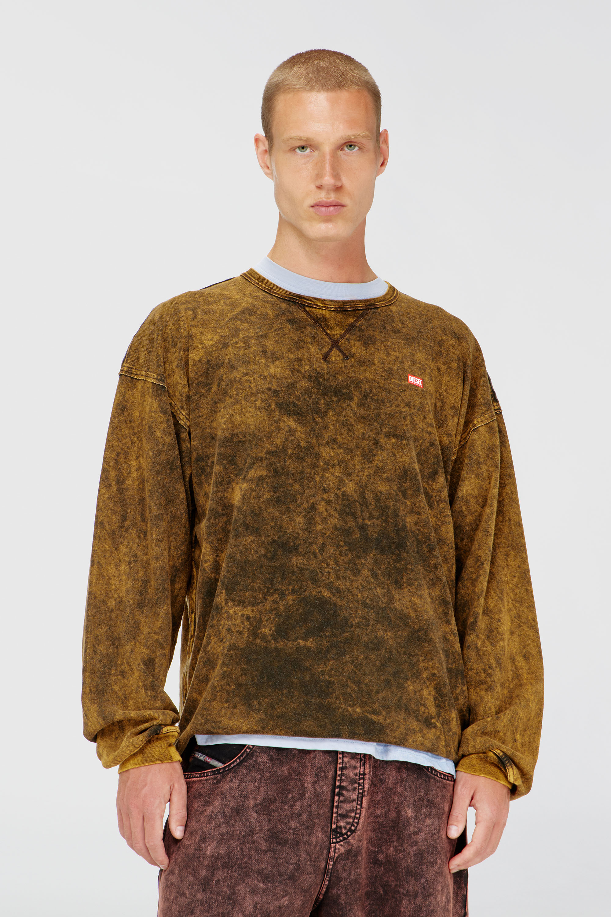 Diesel - T-BOXT-LS-RAW, T-shirt a manica lunga acid wash con soprafili sfrangiati Uomo in Marrone - 3