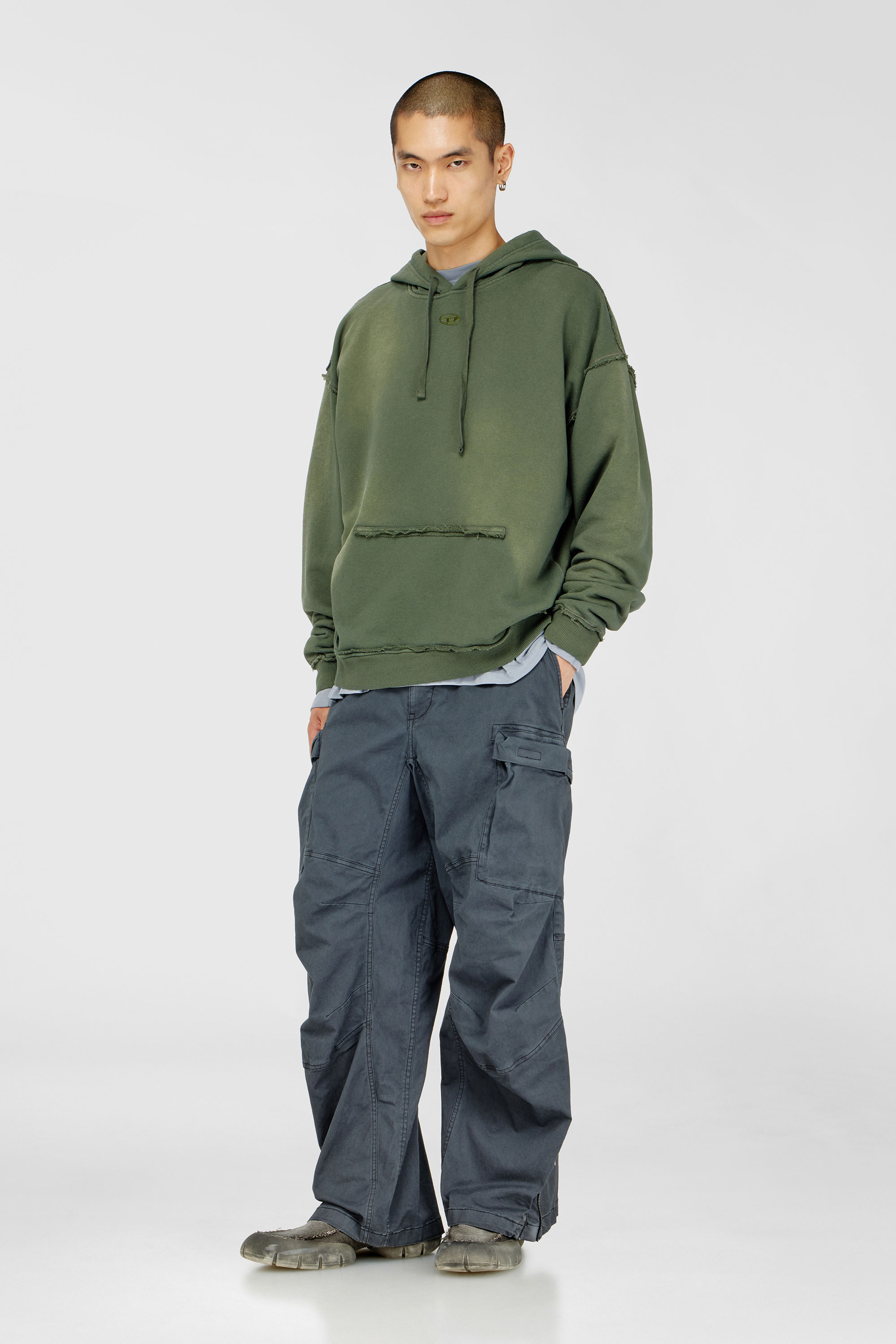 Diesel - S-POCK-HOOD, Hoodie in cotone faded con dettagli sfrangiati Uomo in Verde - 2