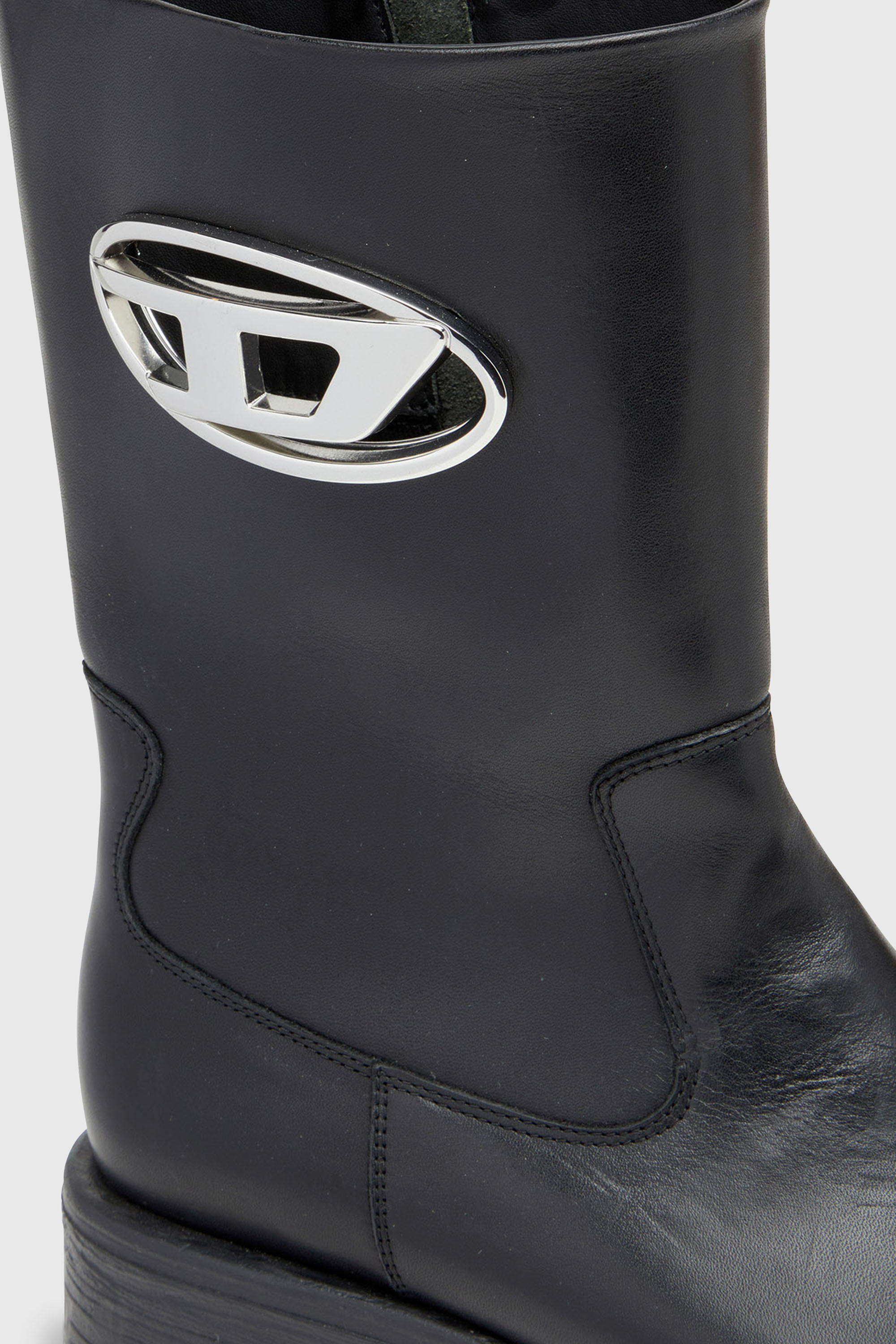 Diesel - D-HAMMER BKR D W, Damen D-Hammer-Cut-Out-Lederstiefel mit Logo-Hardware in Schwarz - 6