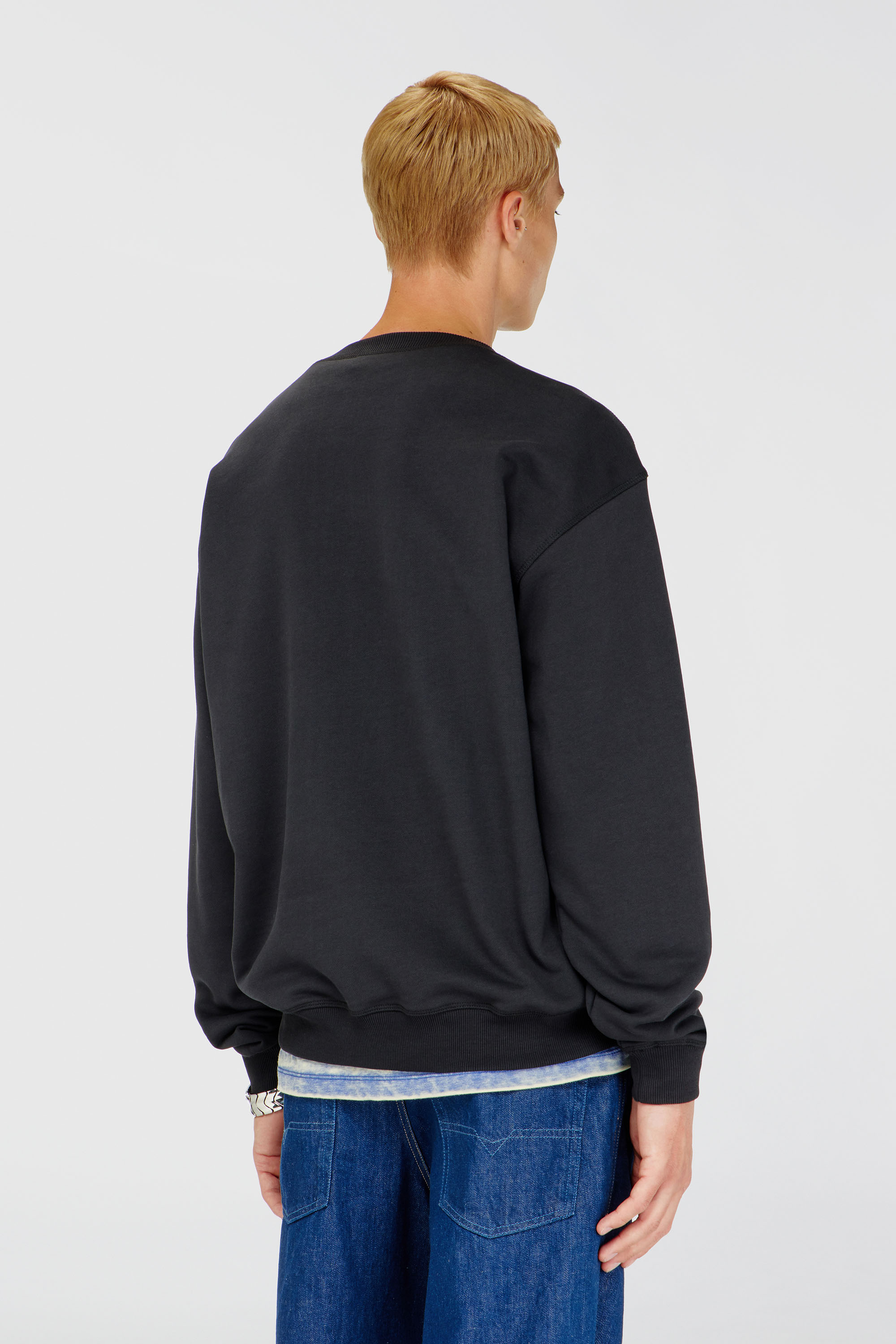 Diesel - S-NORM-IOD, Felpa regular con Oval D metallico Uomo in Nero - 4