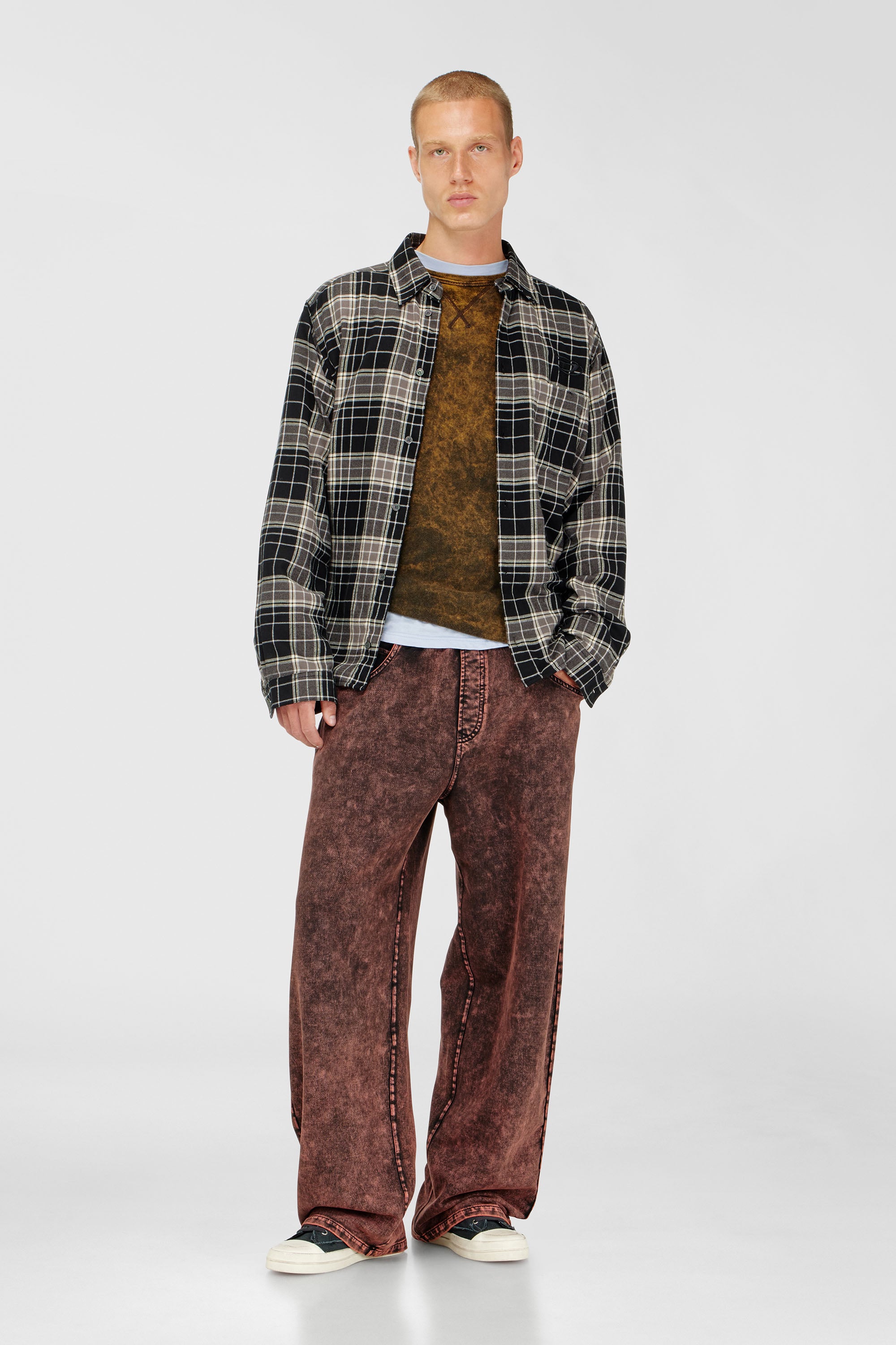 Diesel - T-BOXT-LS-RAW, T-shirt a manica lunga acid wash con soprafili sfrangiati Uomo in Marrone - 2