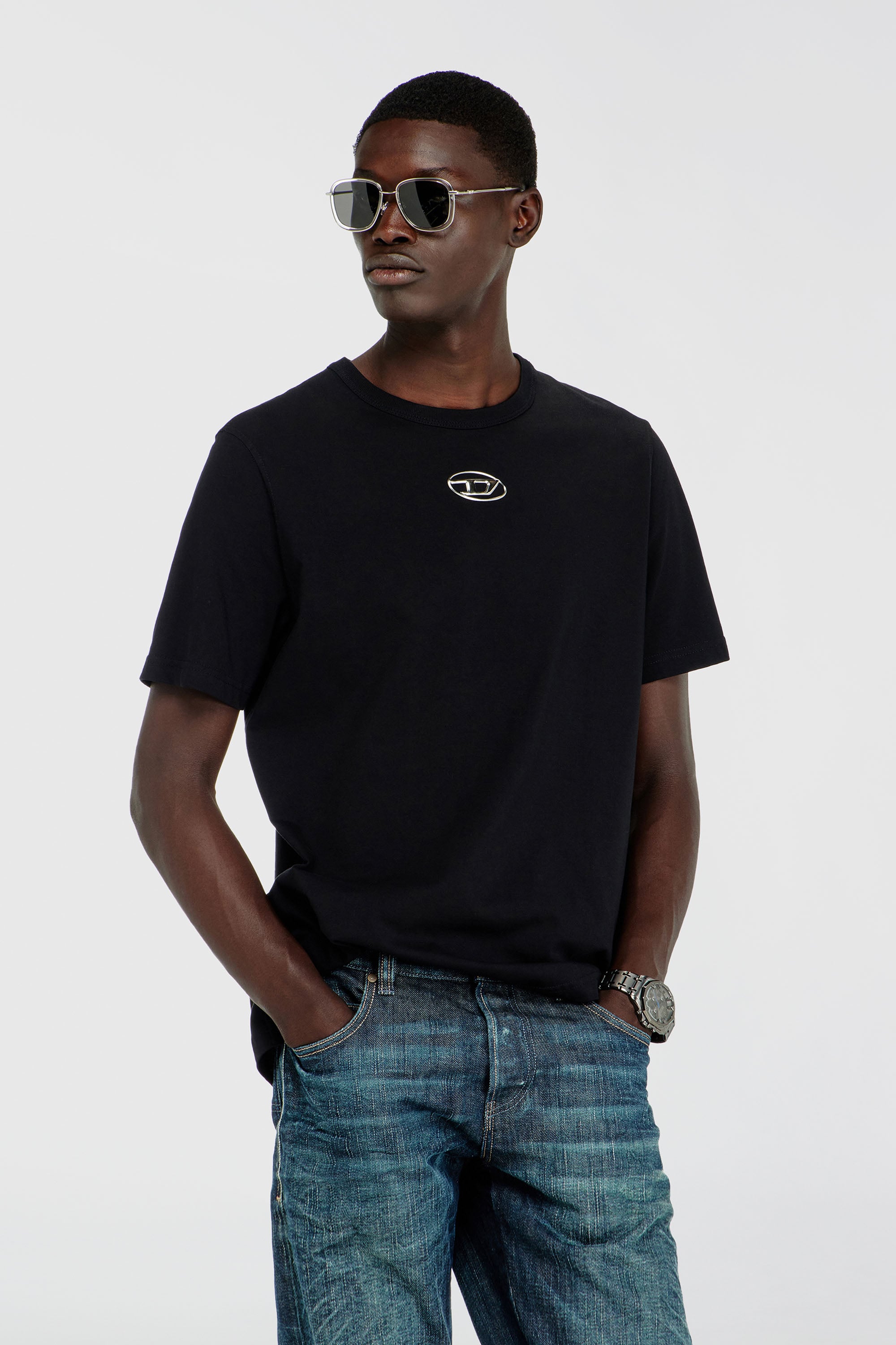 Diesel - T-ADJUST-OD, T-shirt avec logo Oval D m&eacute;tallis&eacute; Homme in Noir - 1