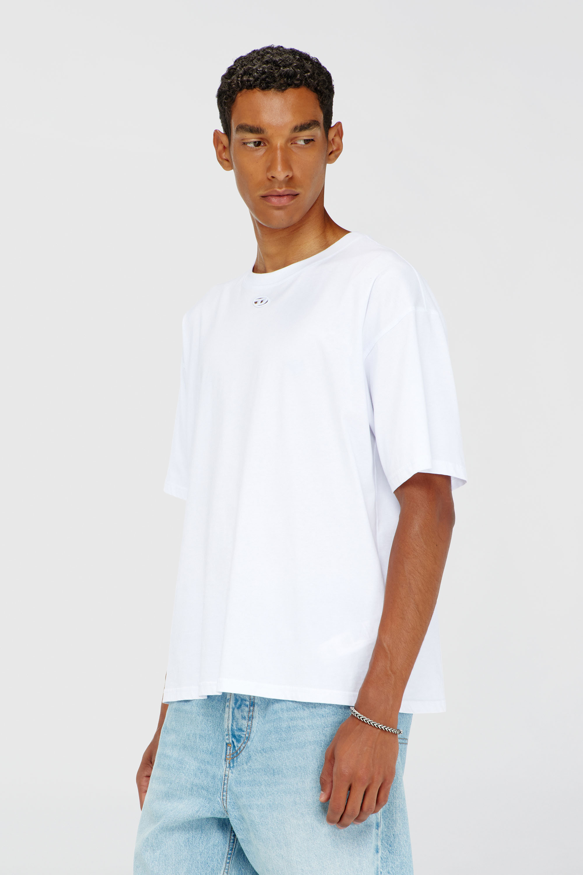 Diesel - T-BOXT-DCO, T-shirt in cotone dalla vestibilit&agrave; rilassata con ricamo Oval D Uomo in Bianco - 2
