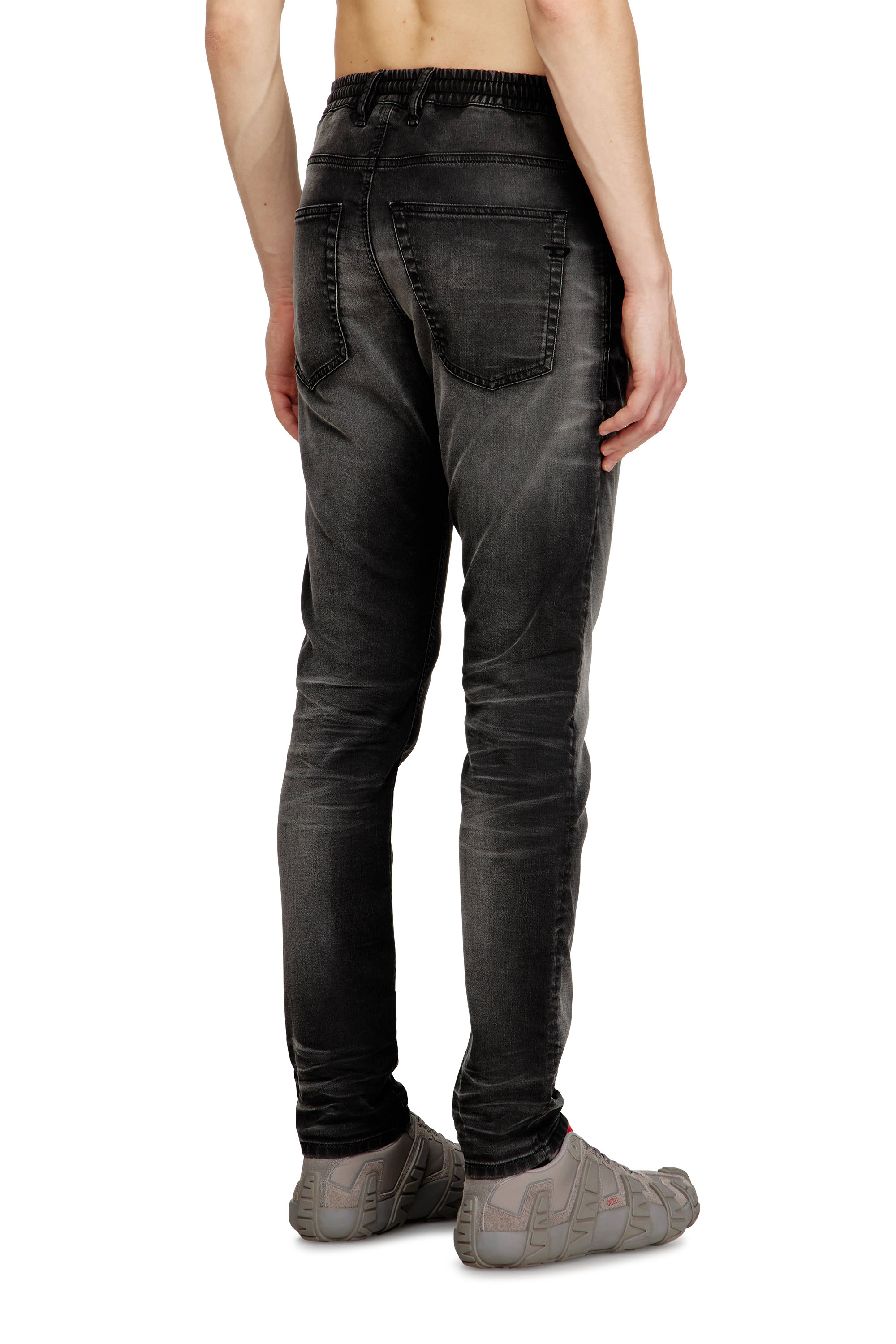 Diesel - Regular 2032 D-Krooley Joggjeans&reg; 068UG Uomo, Nero/Grigio scuro - Image 4
