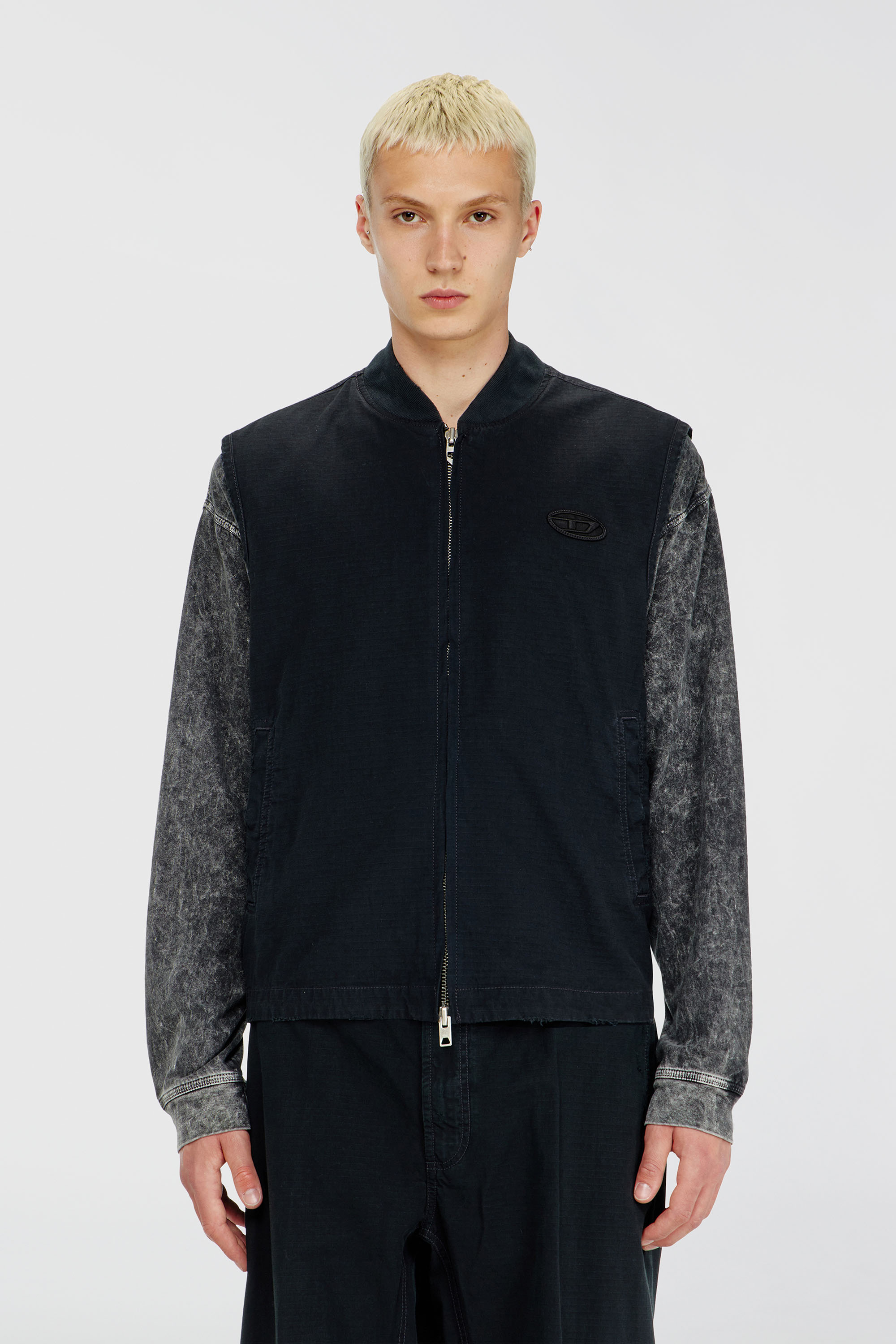 Diesel - J-TYPE-CO-SL, Gilet en coton ripstop avec patch Oval D Homme in Noir - 1