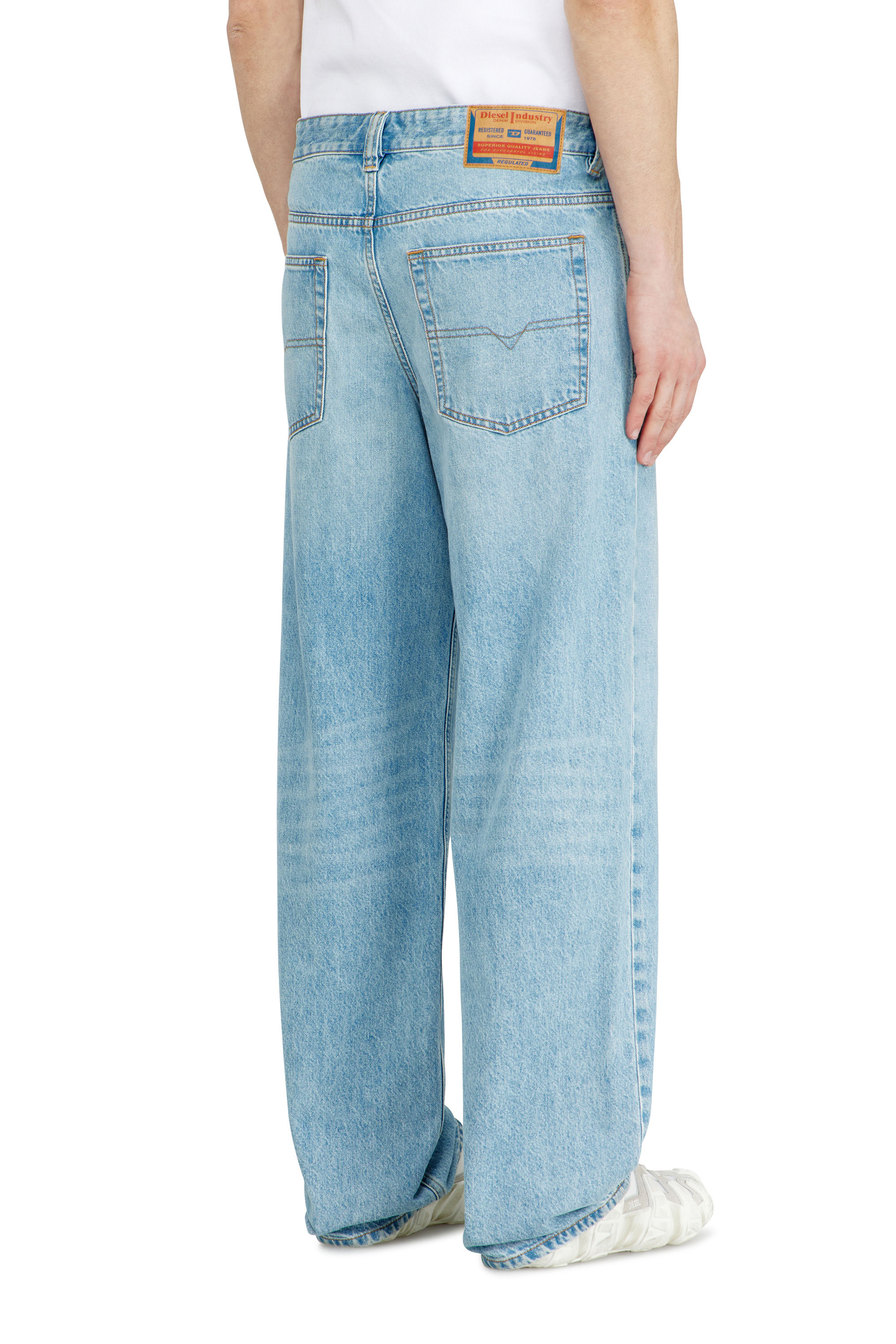 Diesel - Relaxed Jeans 2001 D-Macro 09I29 Uomo, Blu Chiaro - Image 5