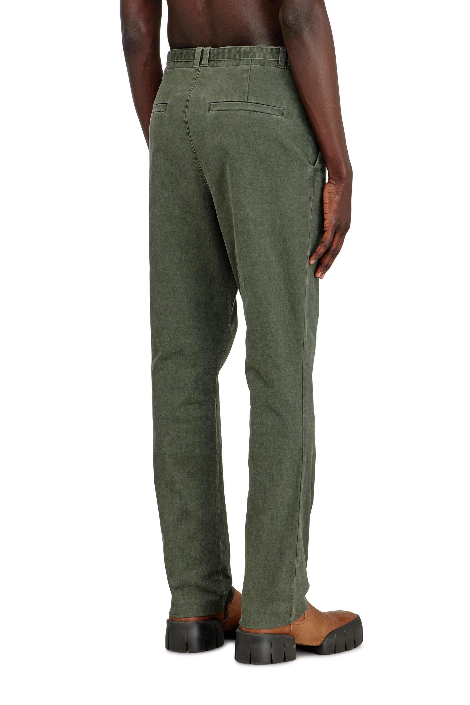 Diesel - P-NEDAR-CO, Pantaloni in twill di cotone coated con dettagli biker Uomo in Verde - 4
