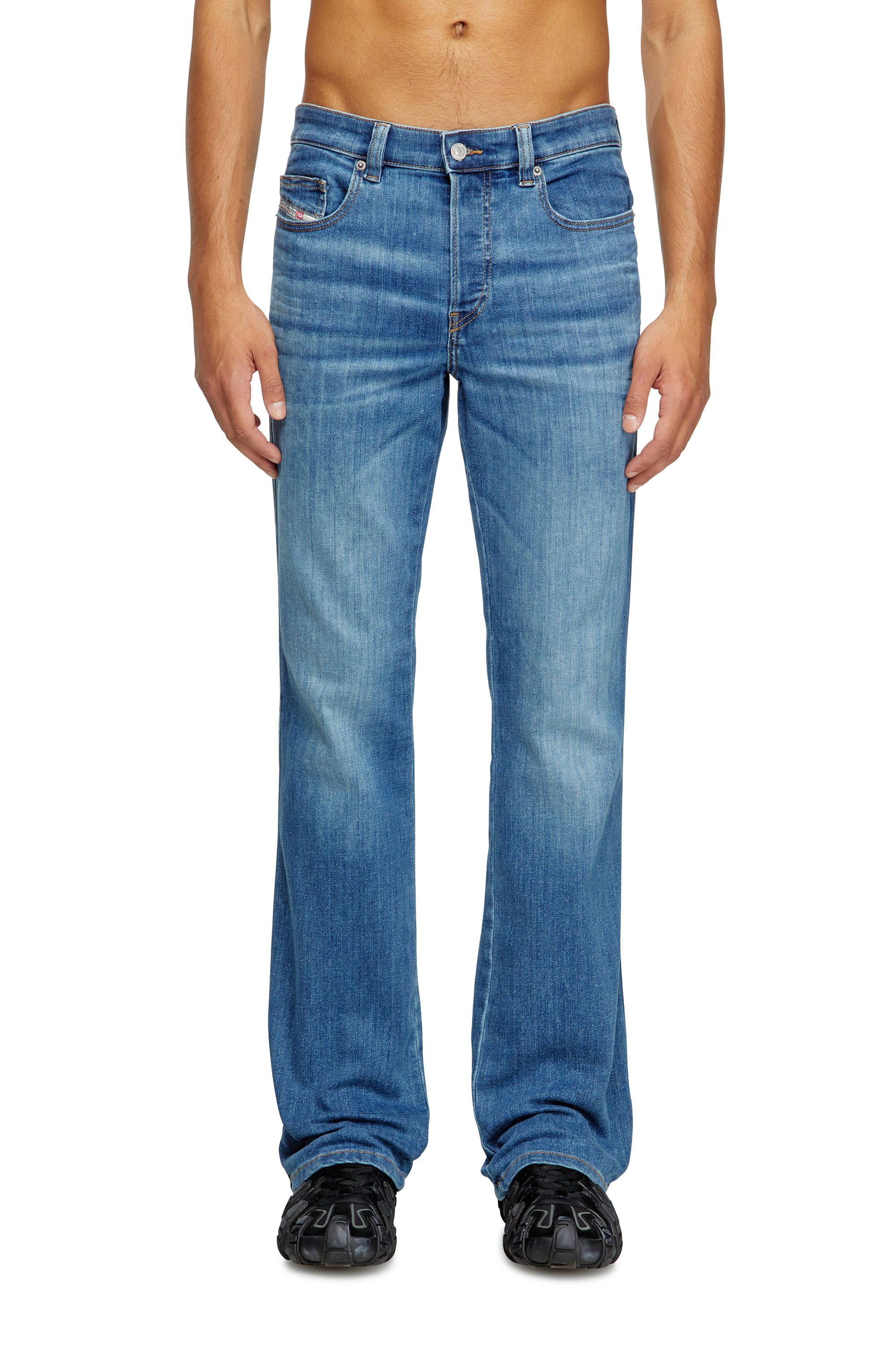 Diesel - Bootcut Jeans 1998 D-Buck 0GRDP Uomo, Blu medio - Image 2