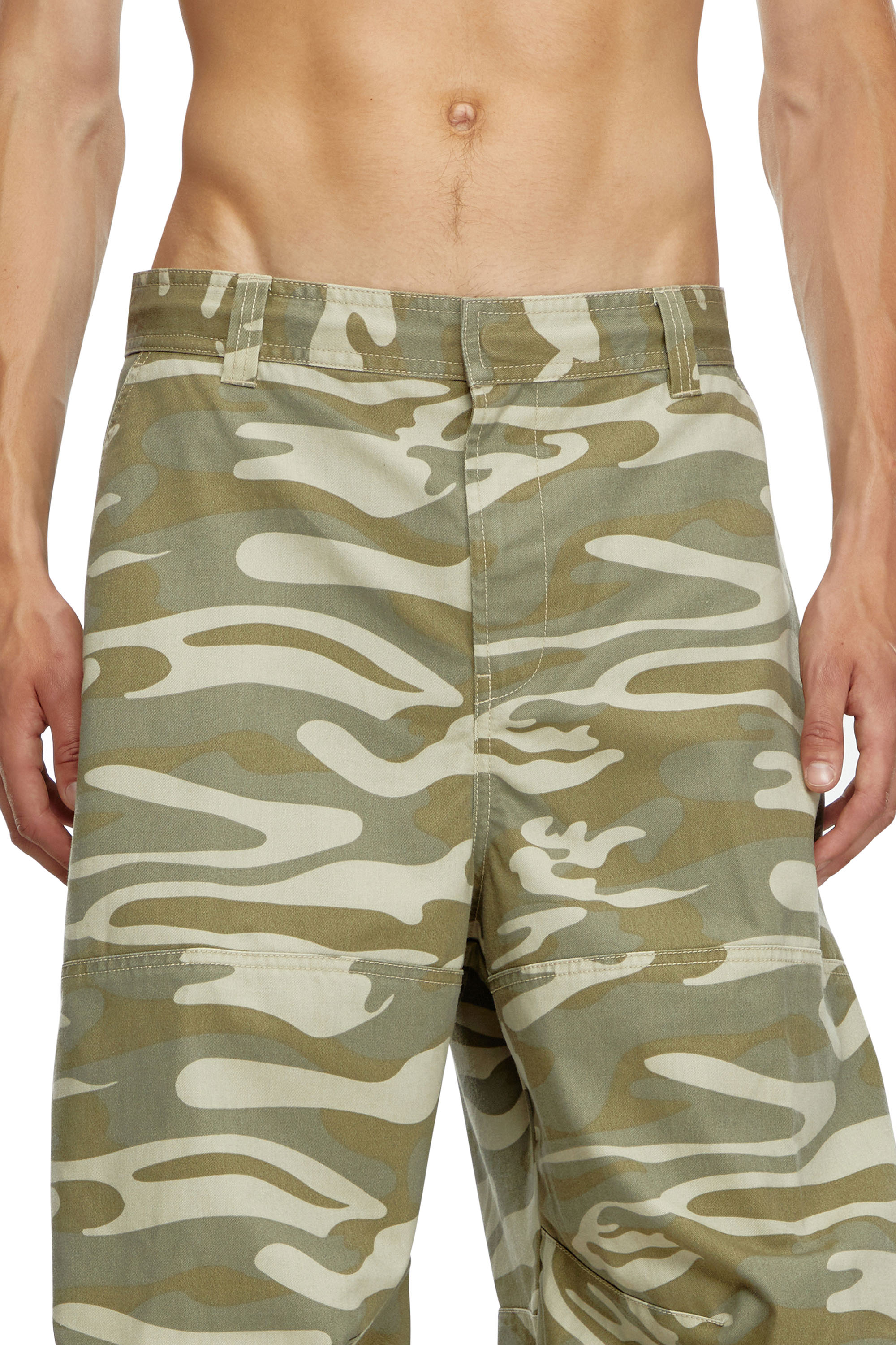 Diesel - P-ARNE-B, Uomo Pantaloni con tasche stampa camouflage in Verde - Image 4