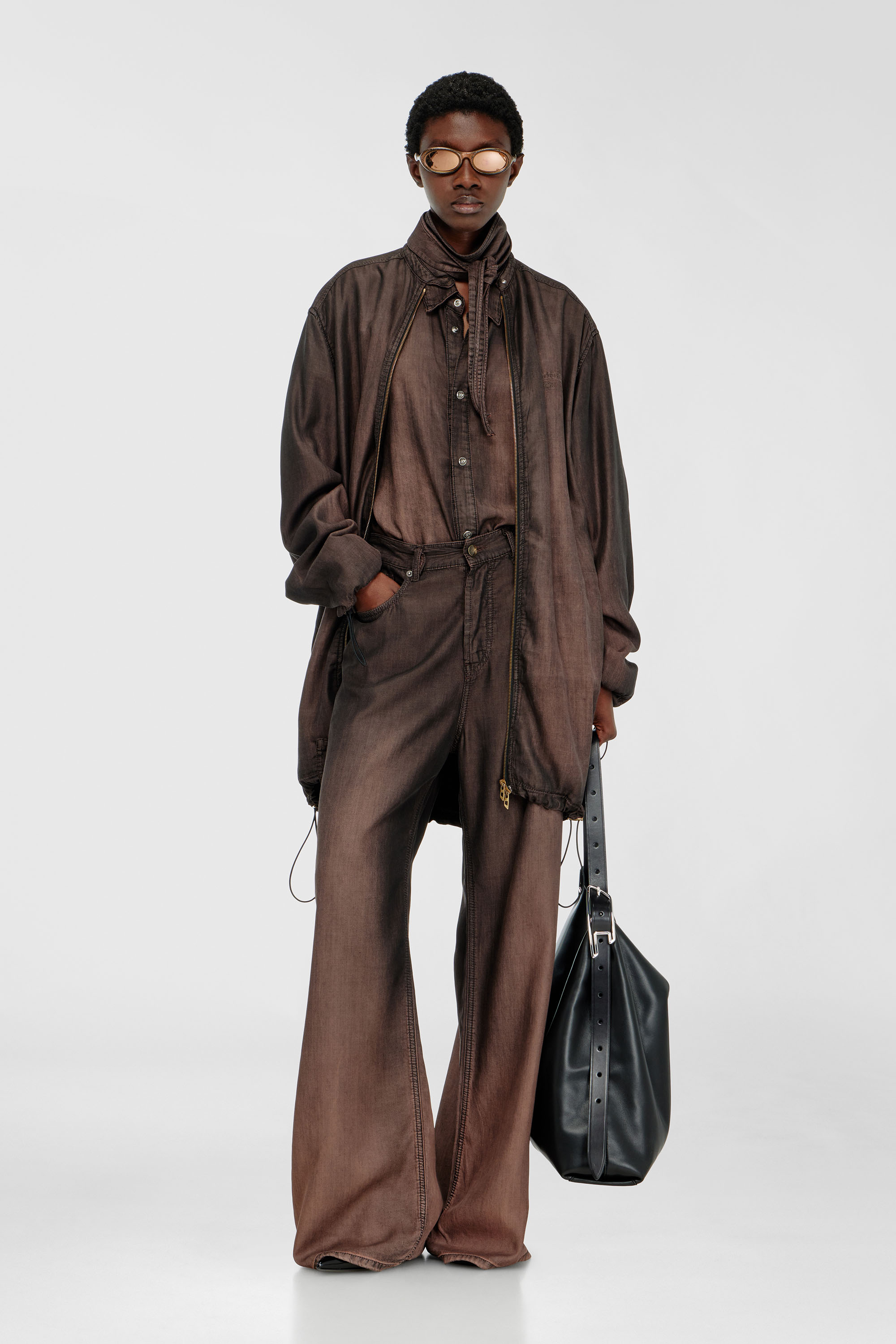 Diesel - DE-TROIT-S, Veste l&eacute;g&egrave;re en denim fluide enduit Femme in Marron - 2