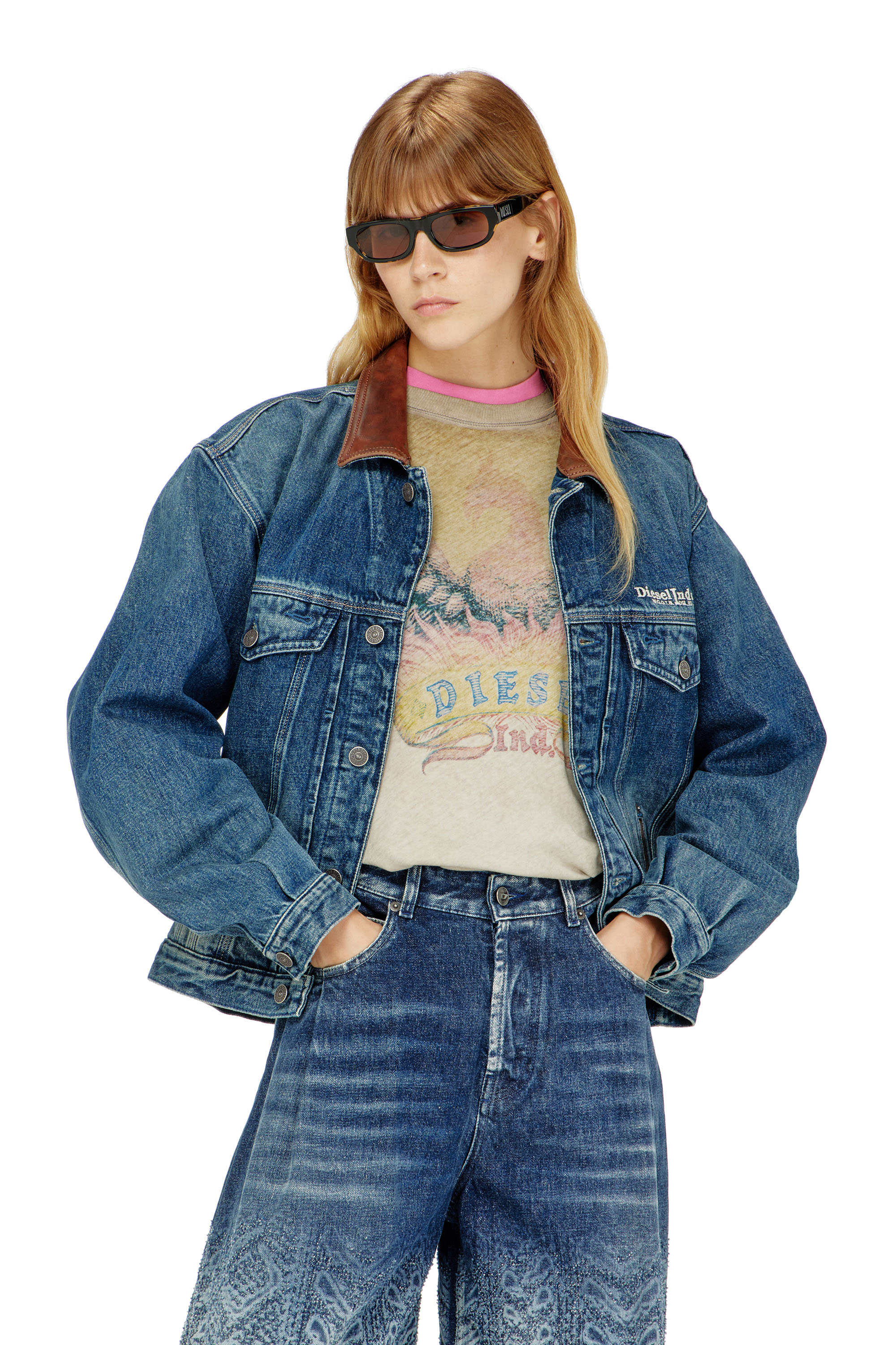 Diesel - D-DENVER-S1, Veste en denim de type trucker avec garnitures en cuir contrastant. Mixte in Bleu - 3