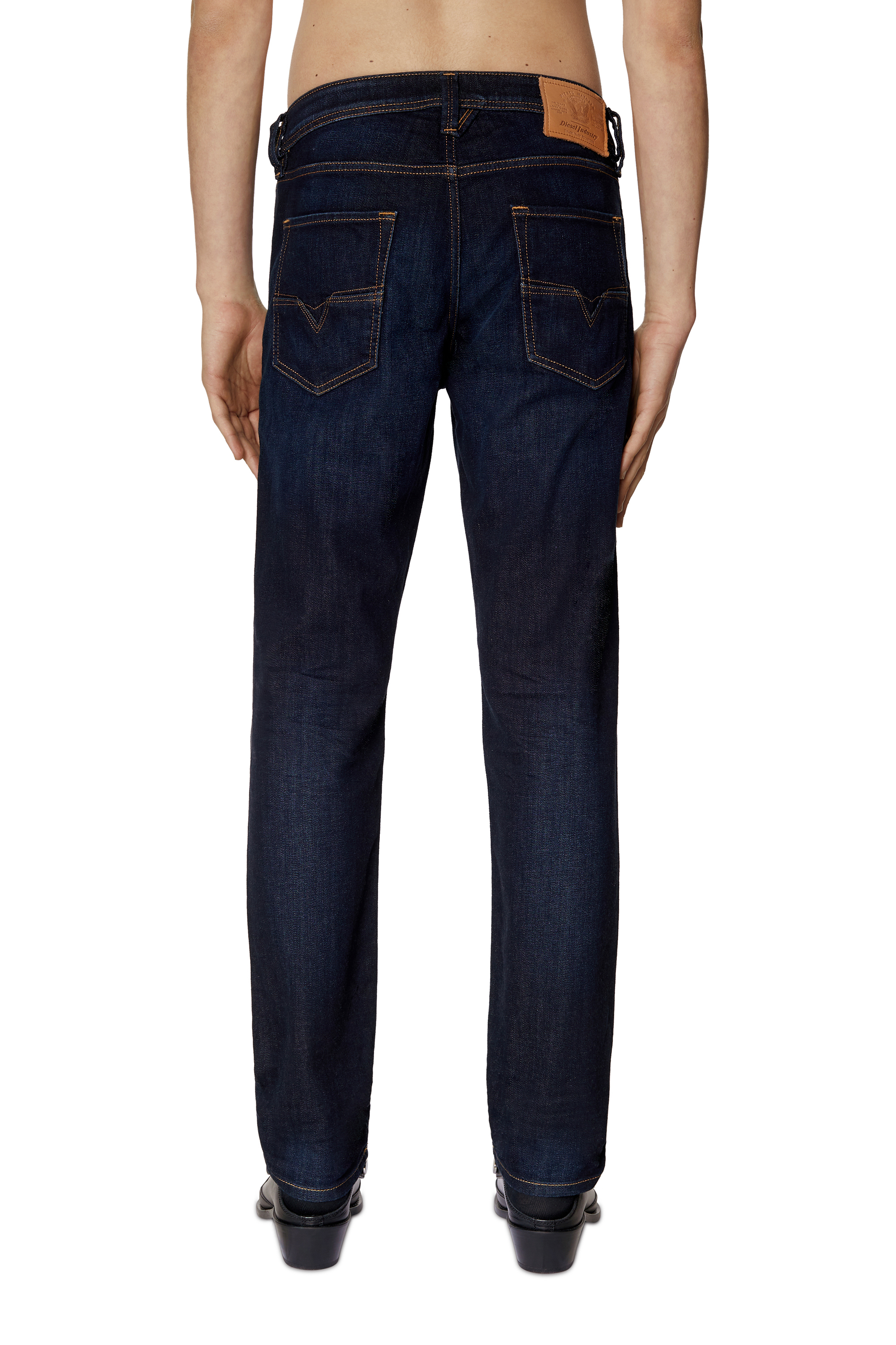 Diesel - Tapered Jeans 1986 Larkee-Beex 009ZS, Blu Scuro - Image 3