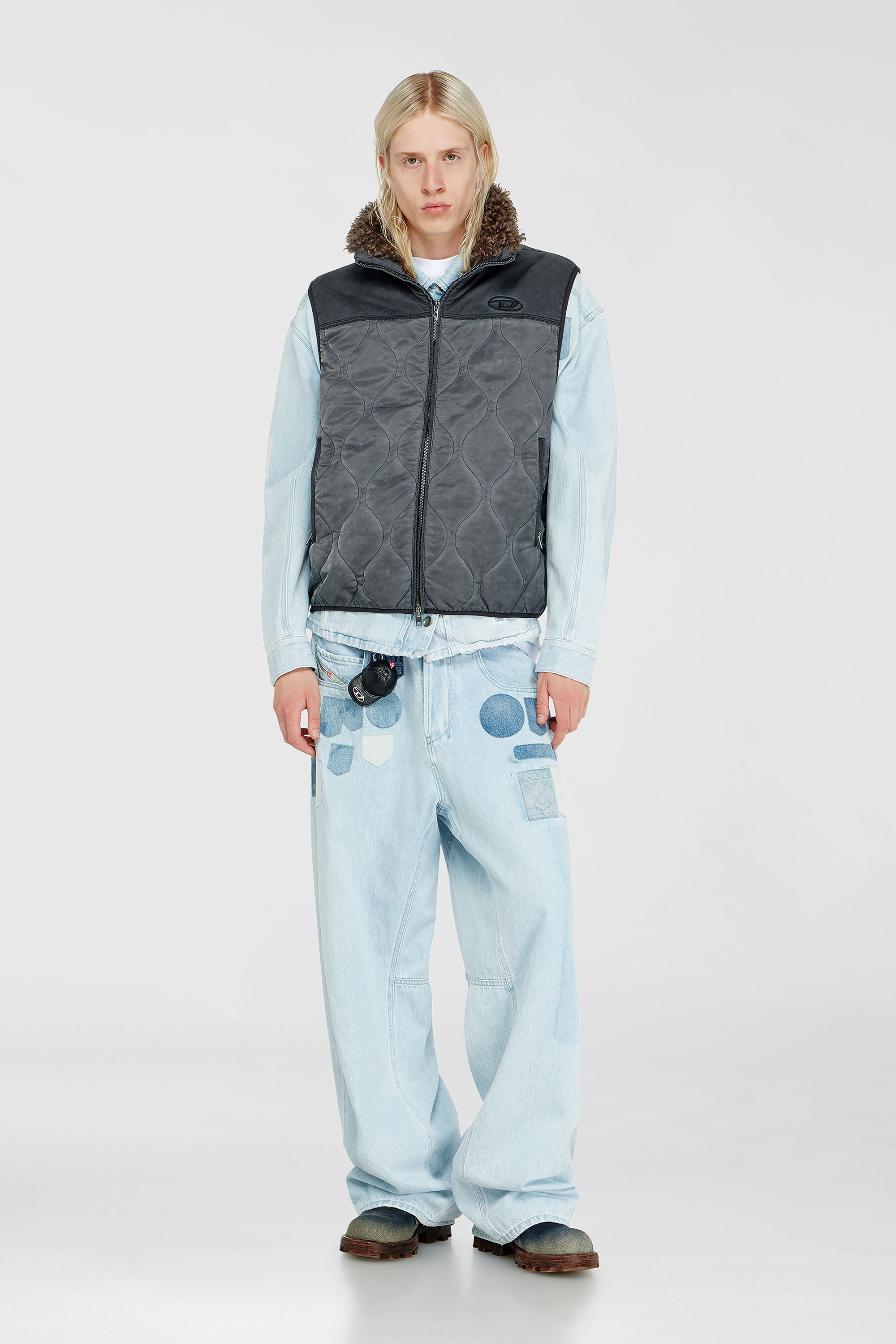 Diesel - J-ALVAR, Gilet trapuntato con collo sherpa Uomo in Grigio - 2