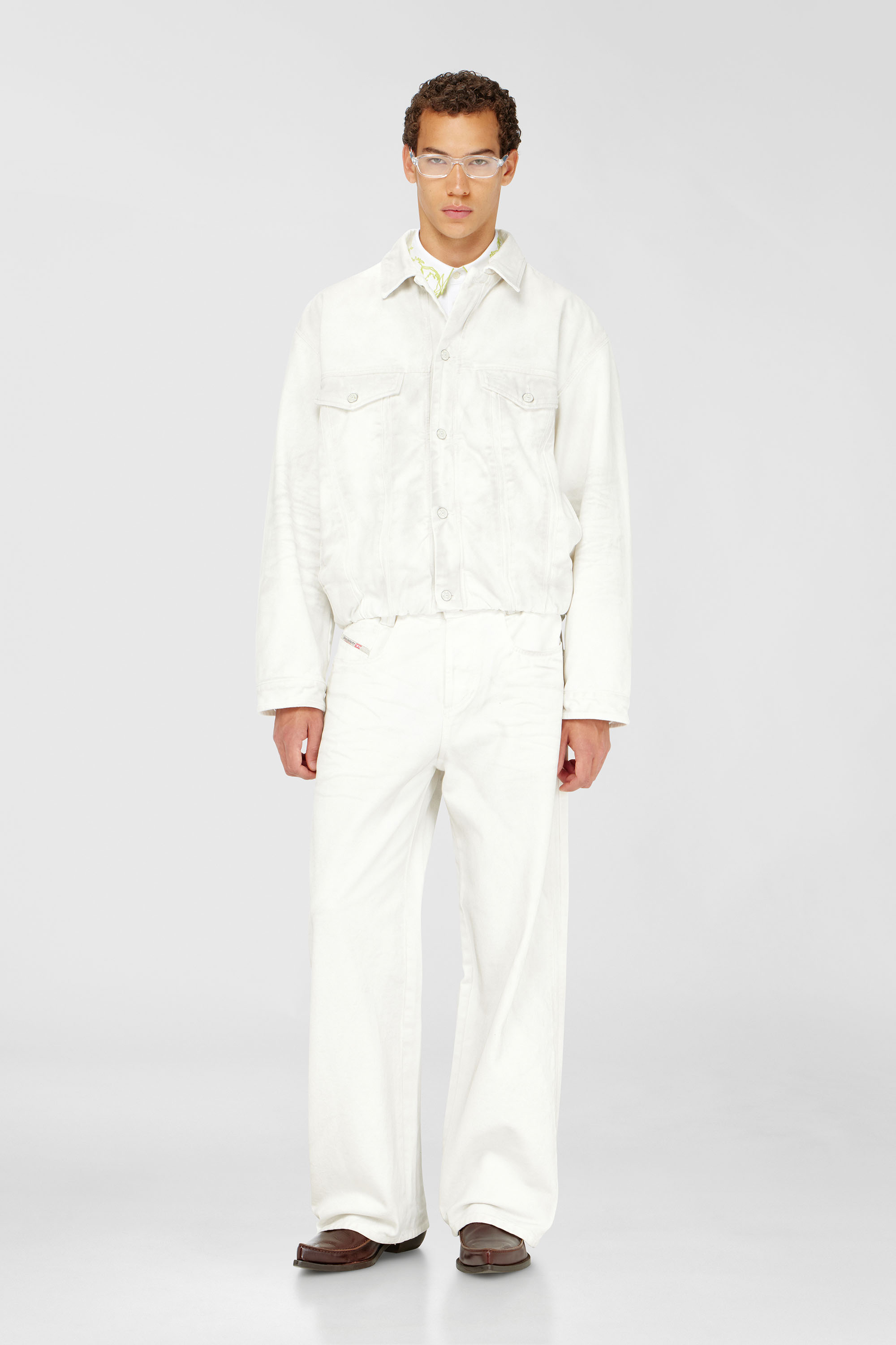 Diesel - D-MORVI-FSJ1, Giacca trucker elasticizzata in denim Uomo in Bianco - 1