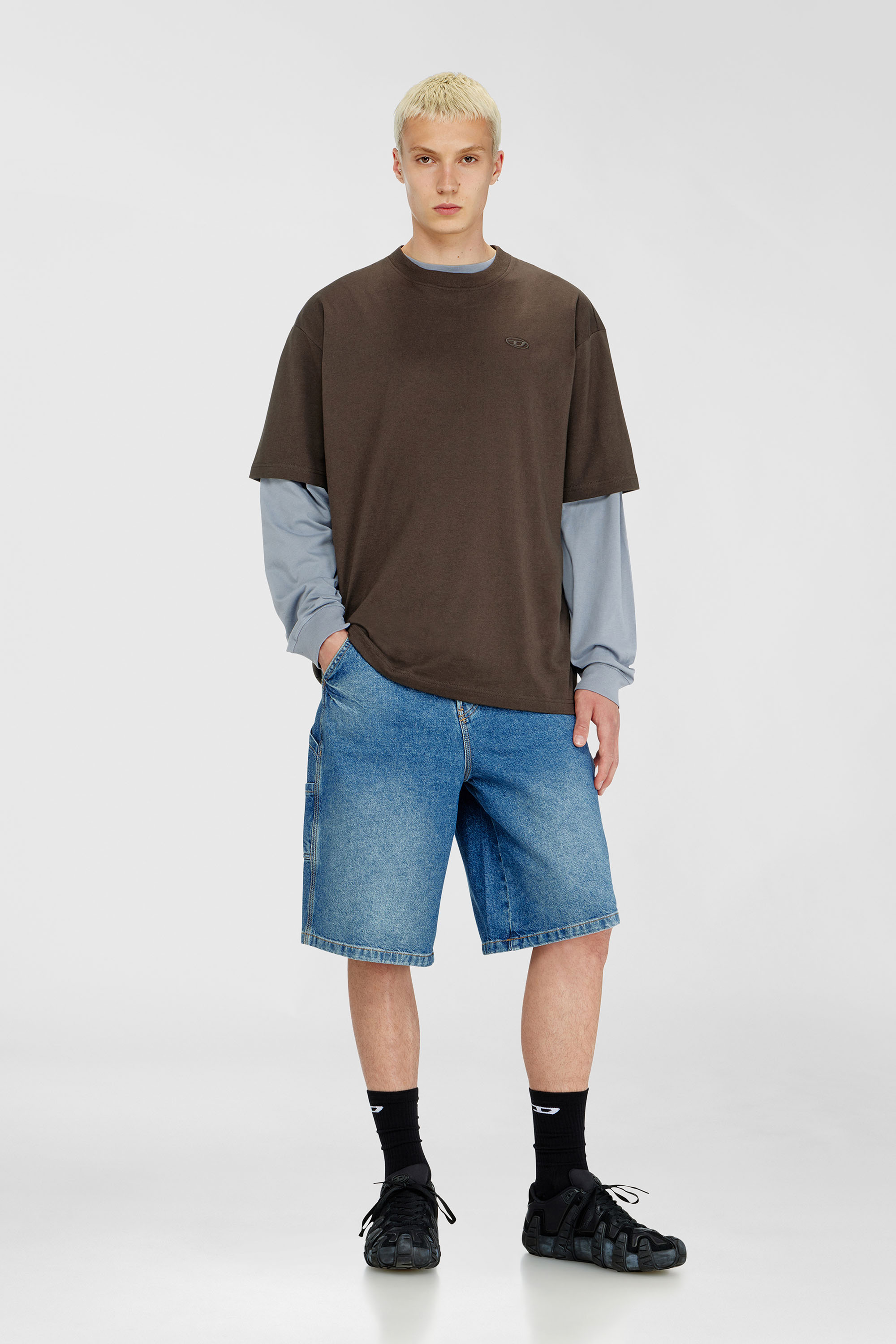 Diesel - T-BOGGY-MEGOVAL-D, T-shirt con maxi-ricamo oval D Uomo in Marrone - 2