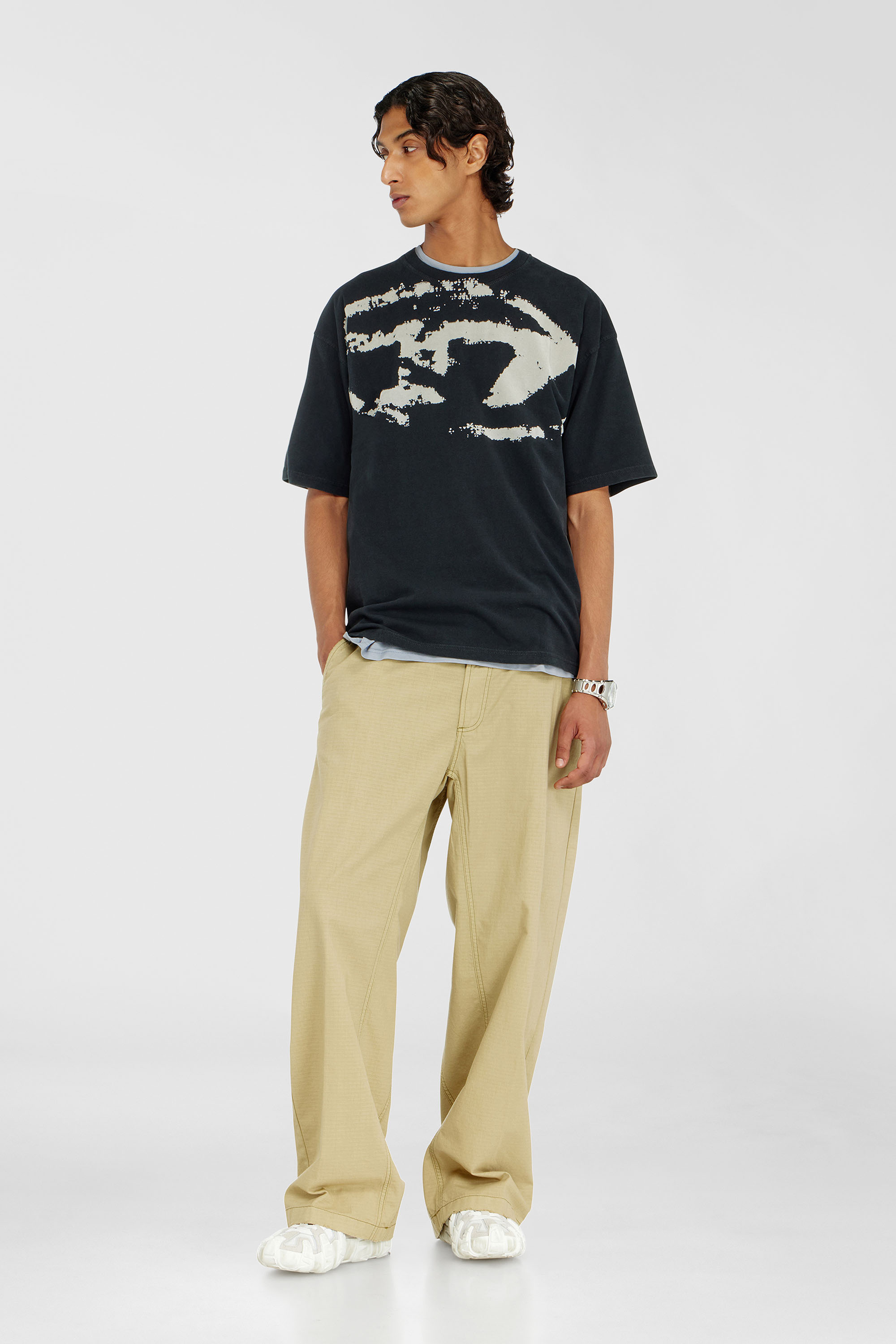 Diesel - T-BOXT-N14, T-shirt avec logo floqu&eacute; effet vieilli Homme in Noir - 2