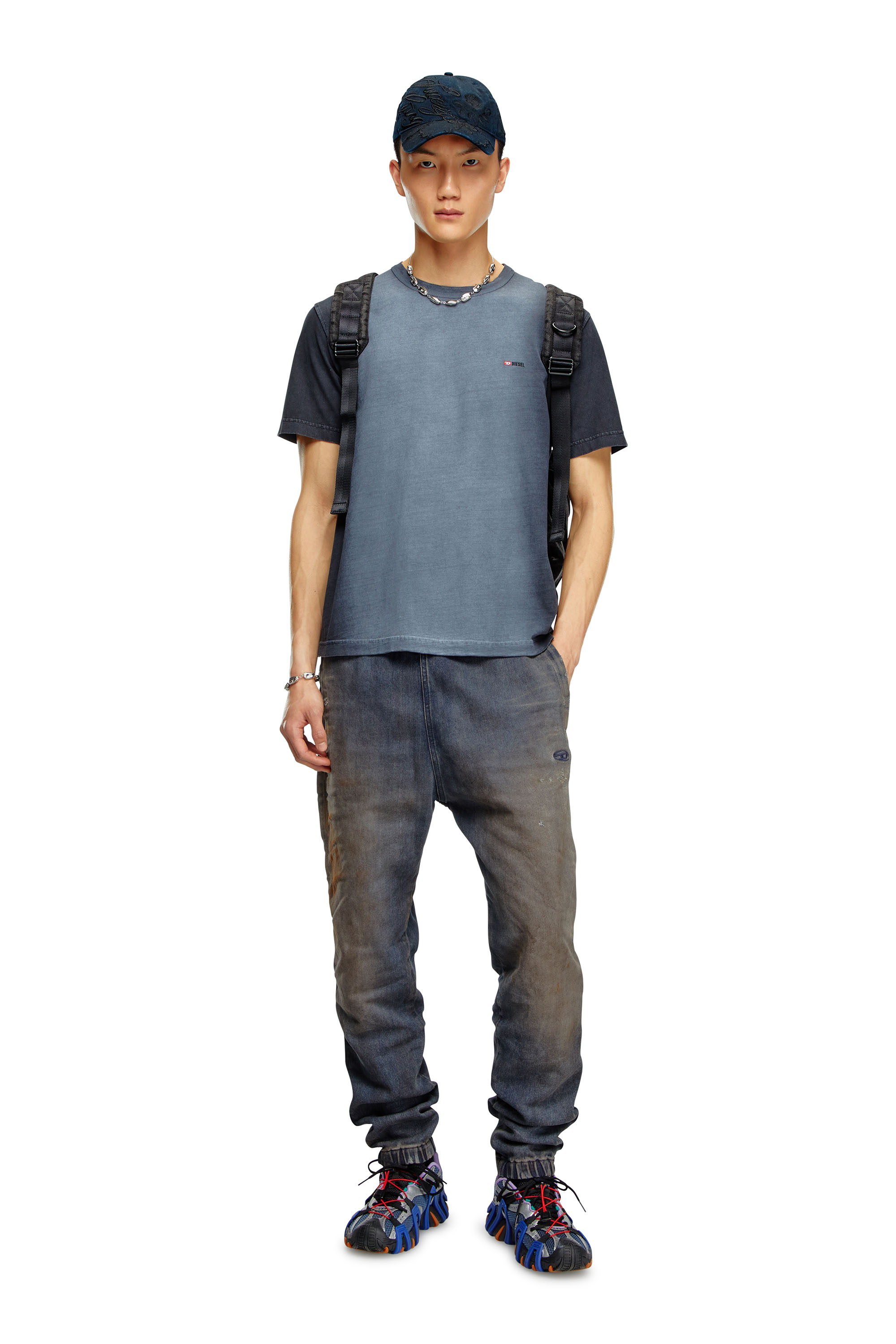 Diesel - T-ADJUST-Q2, Uomo T-shirt in jersey di cotone effetto spray in Nero - Image 2