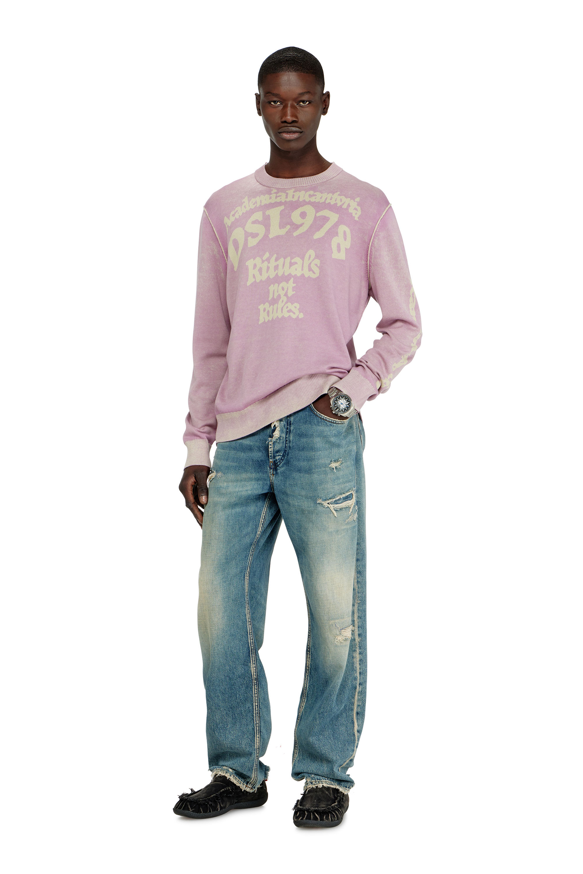 Diesel - K-LAUTI, Herren Pullover aus behandelter Baumwolle mit Slogan in Lila - 2