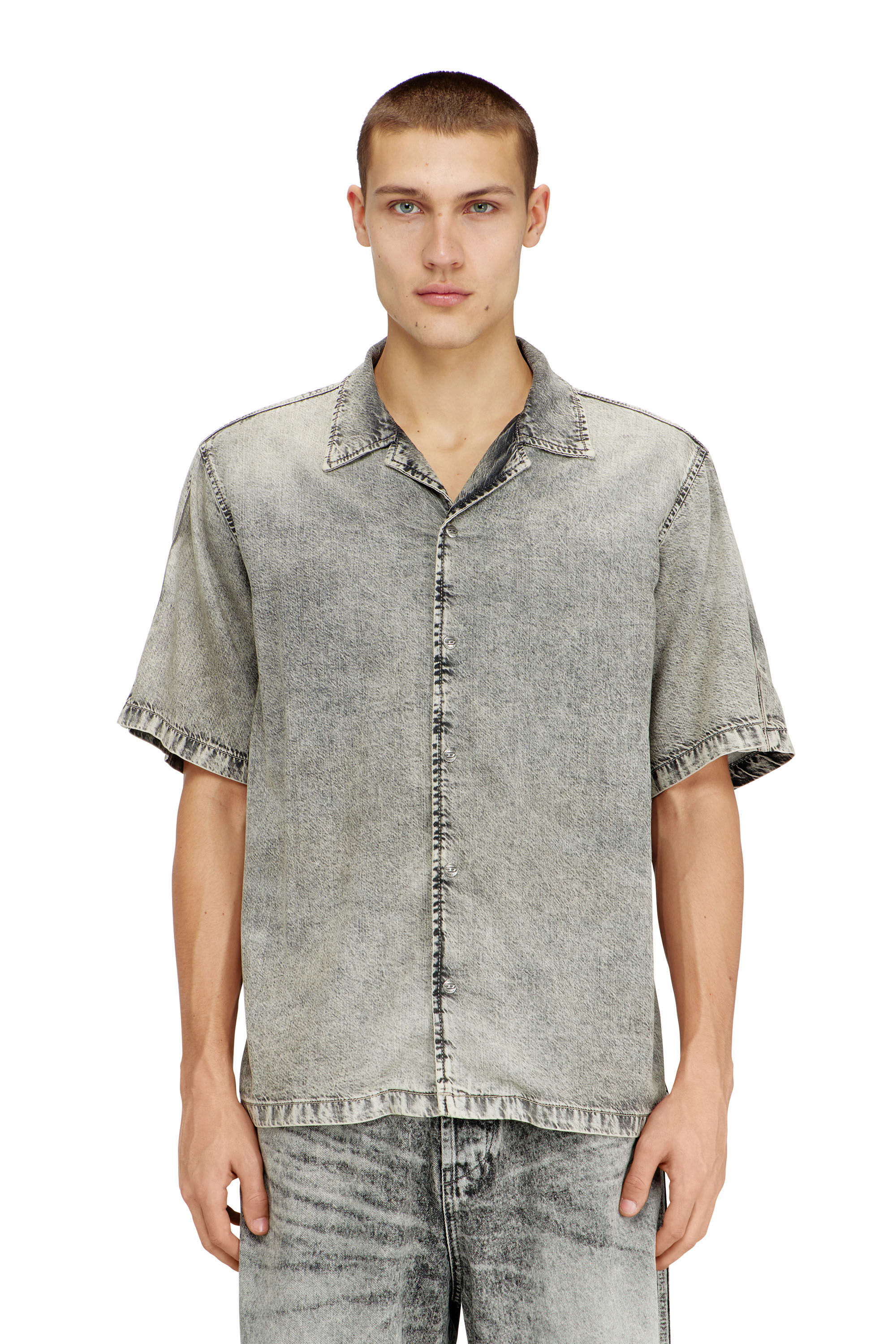 Diesel - D-NABIL-S8, Chemise &agrave; manches courtes en denim trait&eacute; fluide Homme in ToBeDefined - 1
